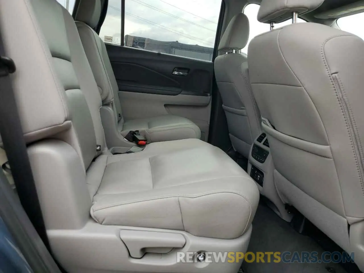 11 Photograph of a damaged car 5FNYF6H64LB022022 HONDA PILOT 2020