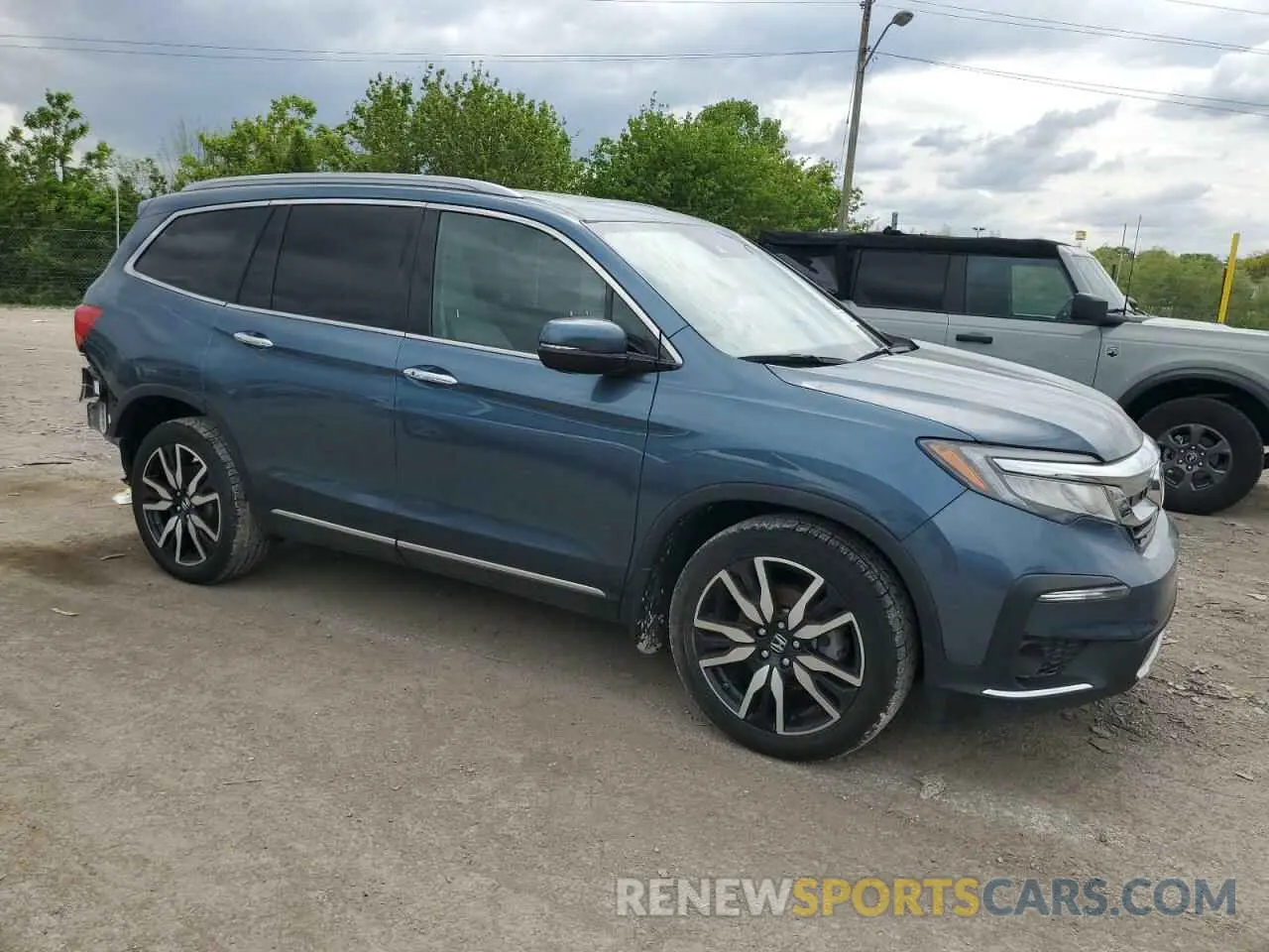 4 Photograph of a damaged car 5FNYF6H64LB022022 HONDA PILOT 2020