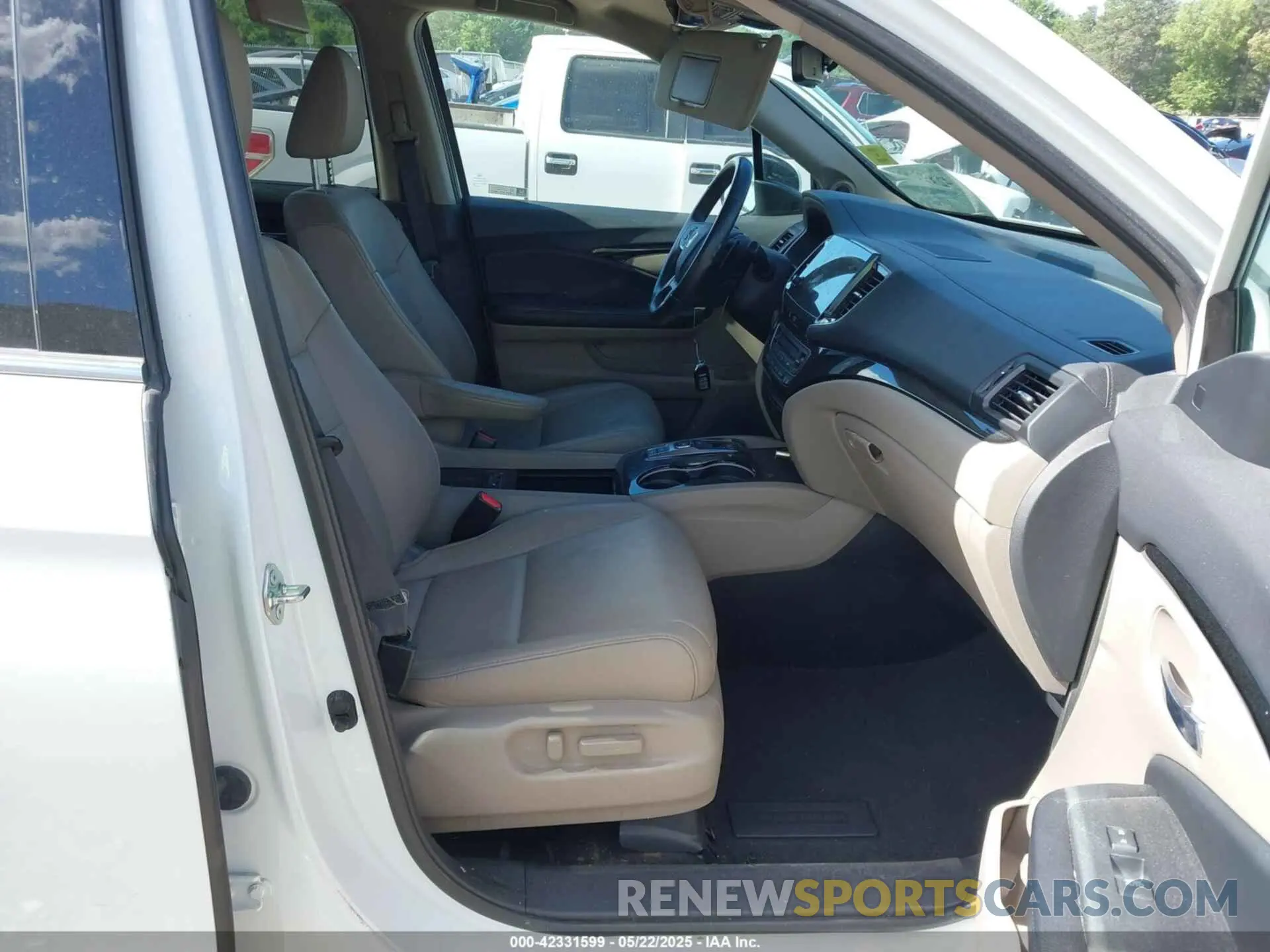 5 Photograph of a damaged car 5FNYF6H65LB062349 HONDA PILOT 2020