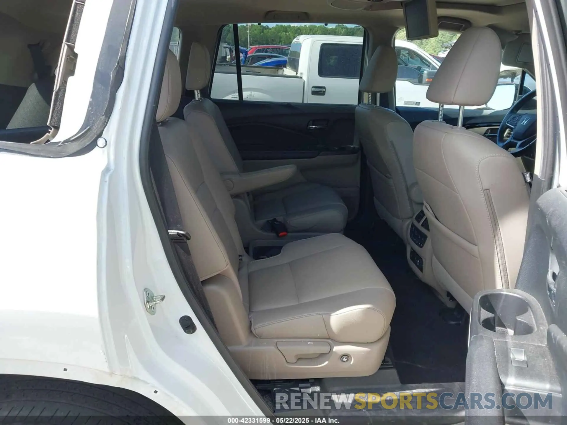 8 Photograph of a damaged car 5FNYF6H65LB062349 HONDA PILOT 2020
