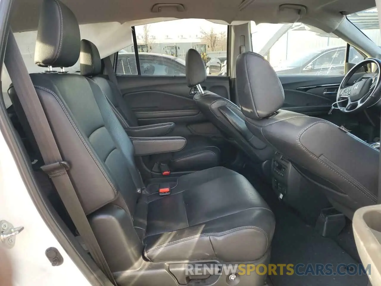 11 Photograph of a damaged car 5FNYF6H68LB002405 HONDA PILOT 2020