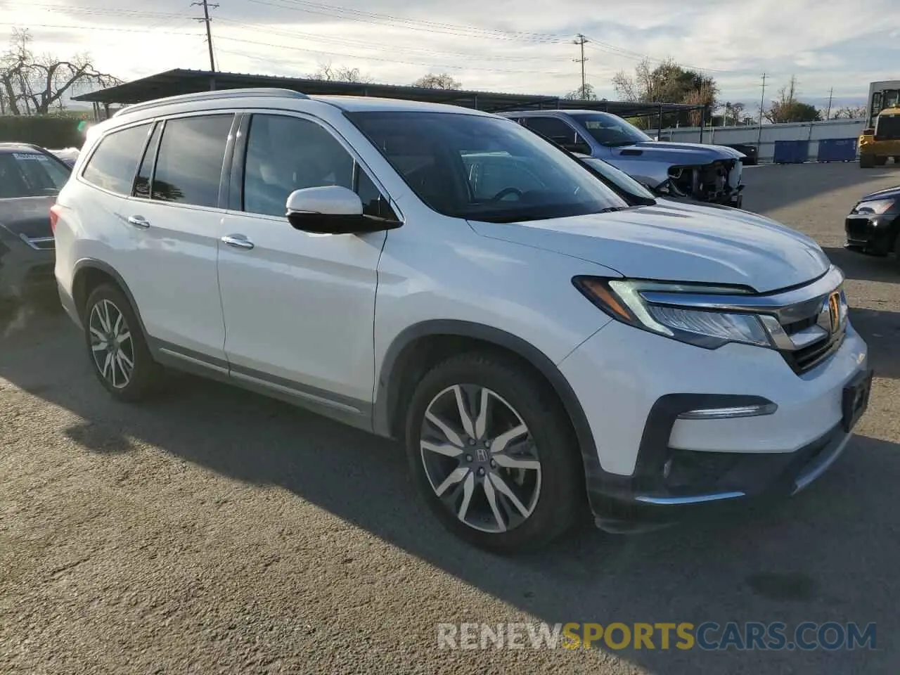 4 Photograph of a damaged car 5FNYF6H68LB002405 HONDA PILOT 2020