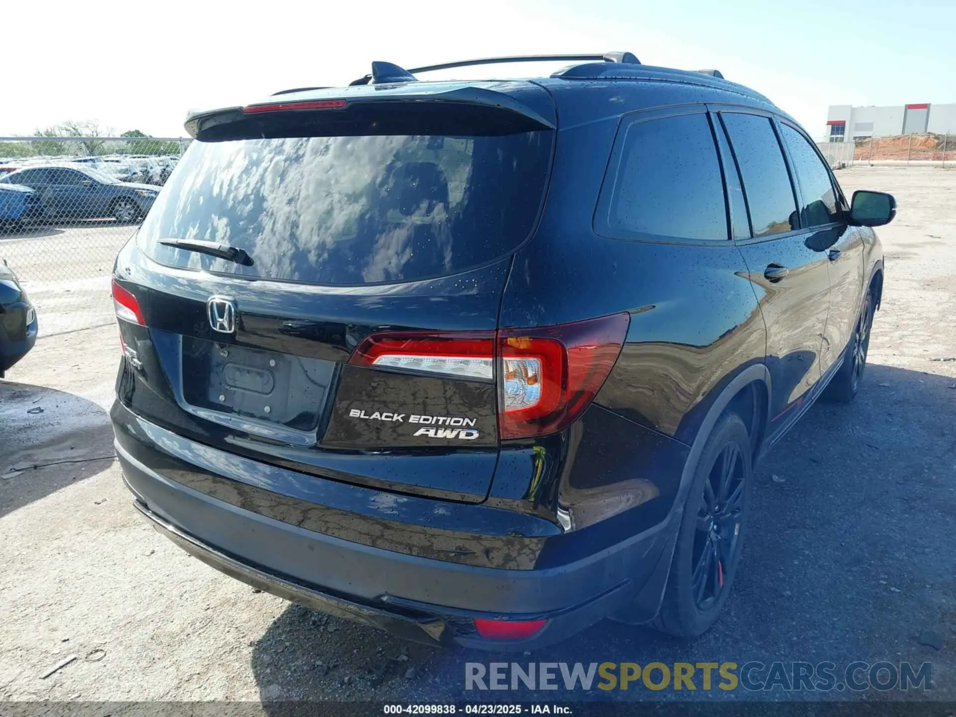 4 Photograph of a damaged car 5FNYF6H71LB039742 HONDA PILOT 2020