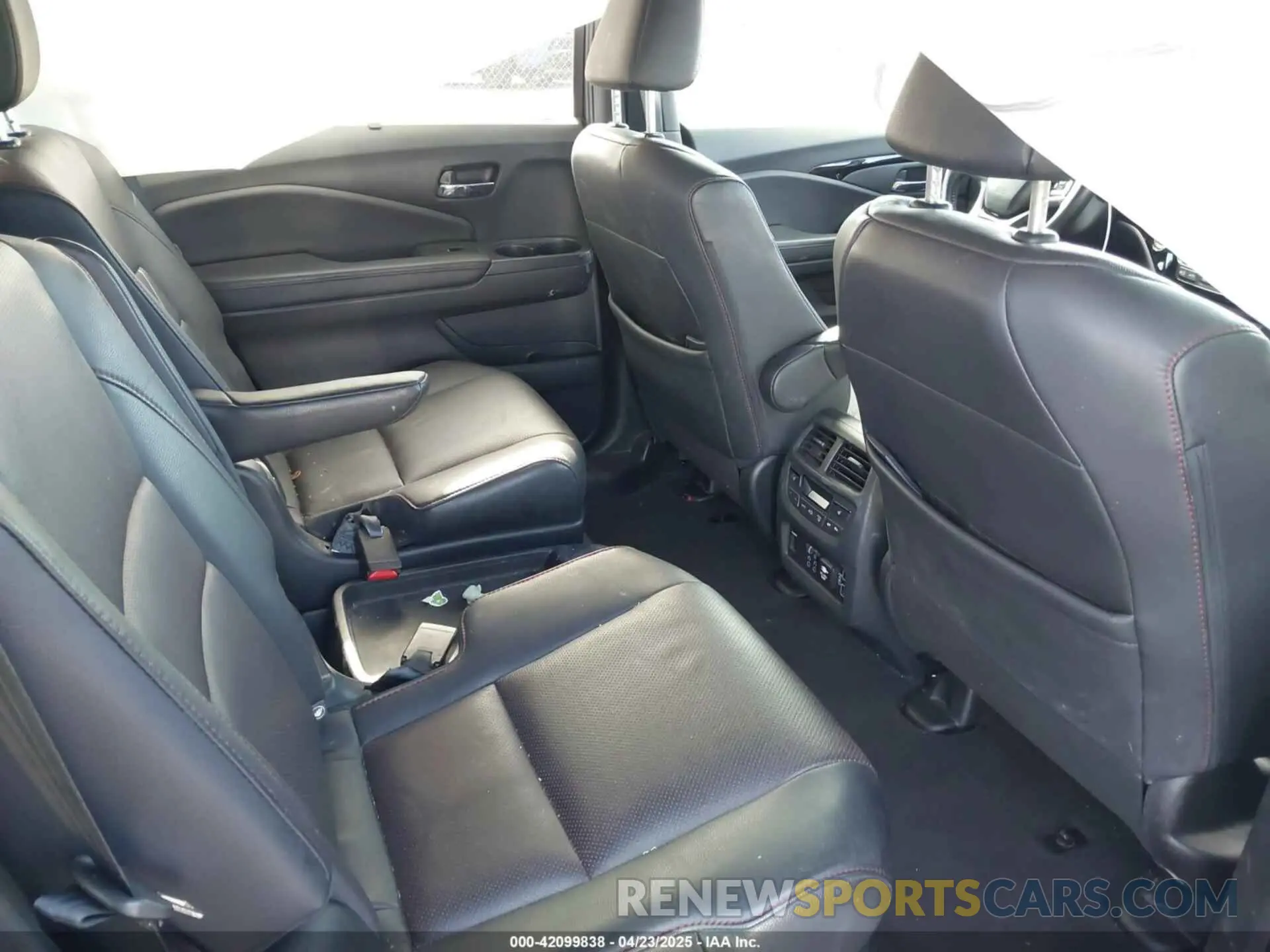8 Photograph of a damaged car 5FNYF6H71LB039742 HONDA PILOT 2020