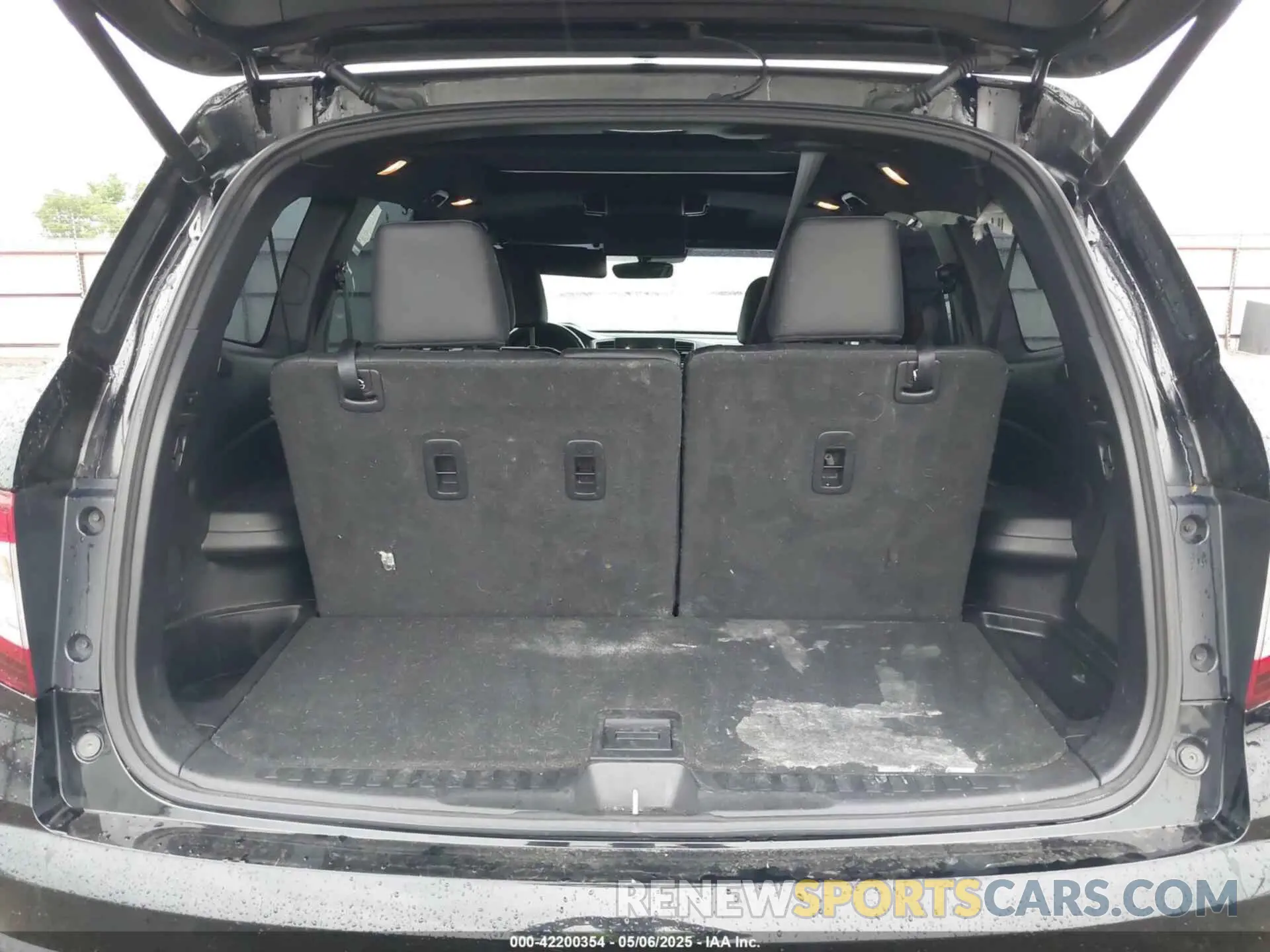18 Photograph of a damaged car 5FNYF6H74LB007108 HONDA PILOT 2020