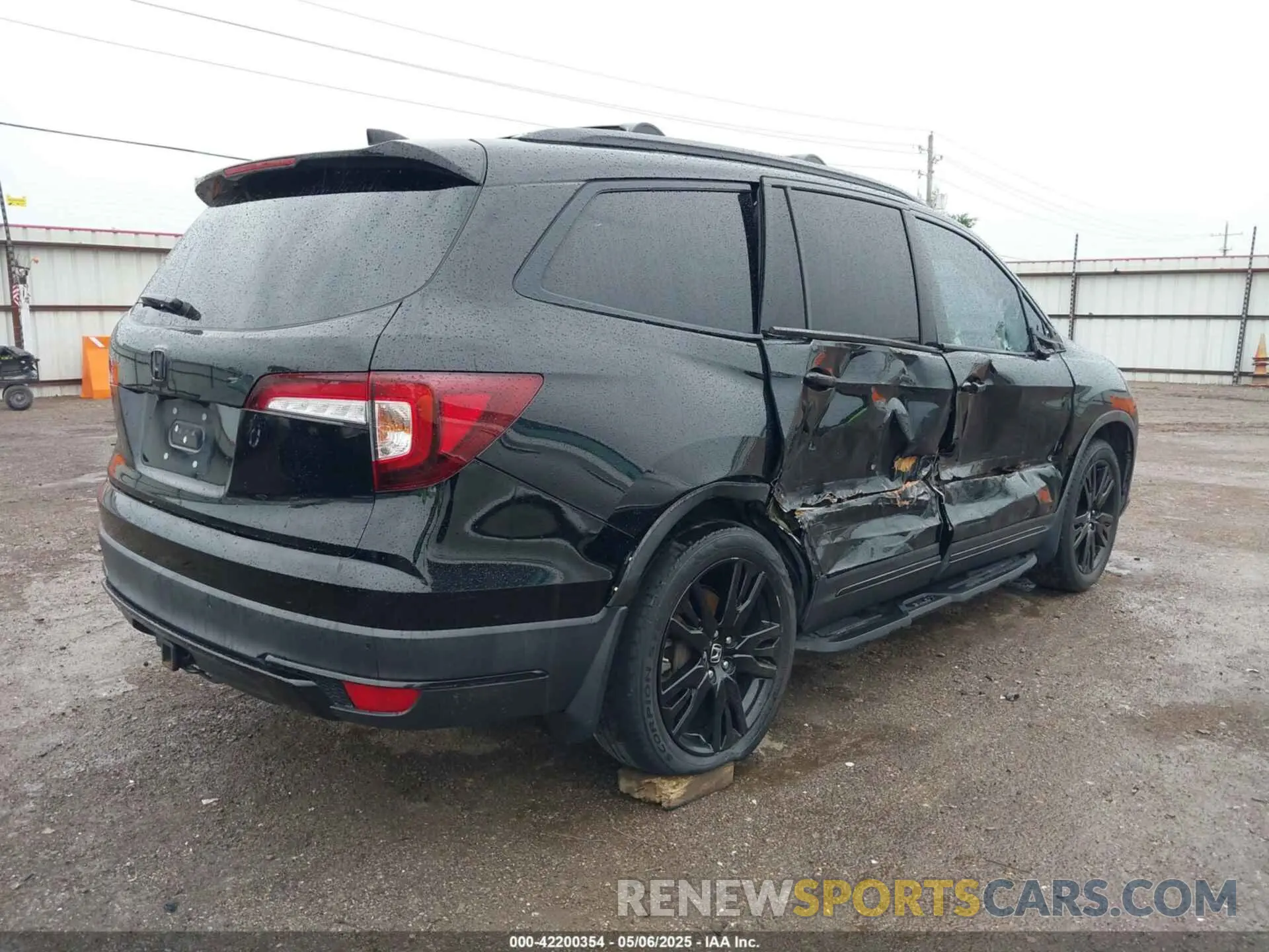 4 Photograph of a damaged car 5FNYF6H74LB007108 HONDA PILOT 2020
