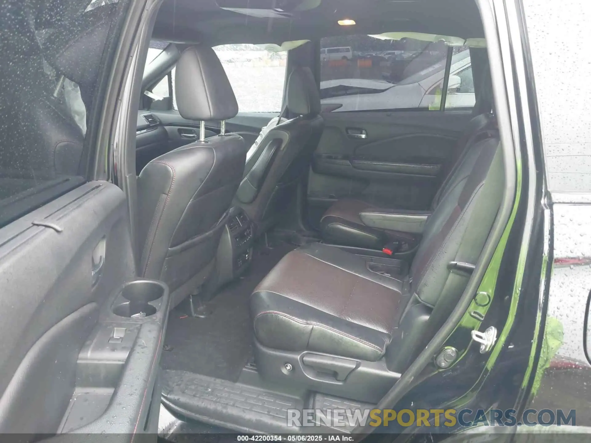 8 Photograph of a damaged car 5FNYF6H74LB007108 HONDA PILOT 2020
