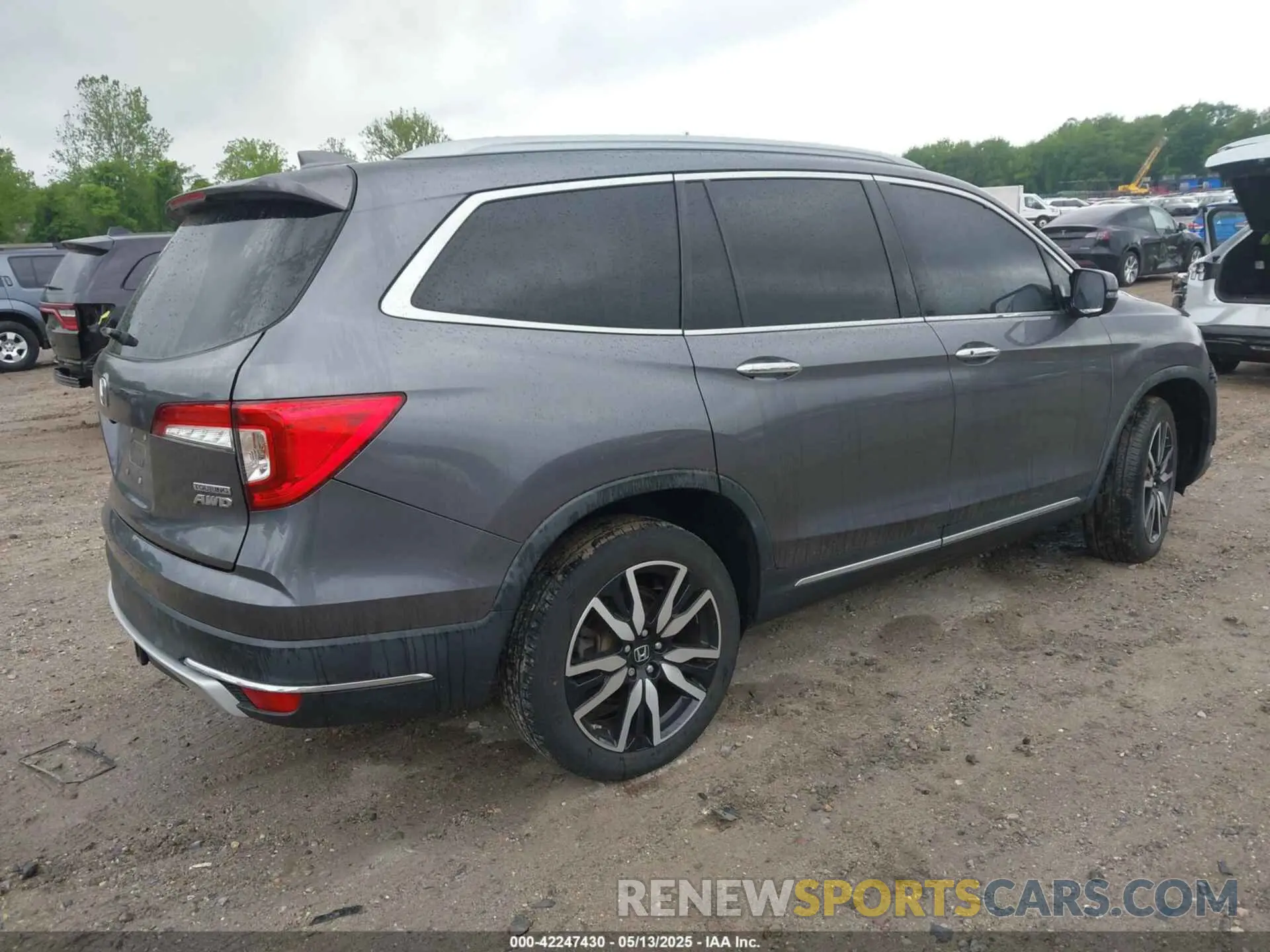 4 Photograph of a damaged car 5FNYF6H91LB066957 HONDA PILOT 2020
