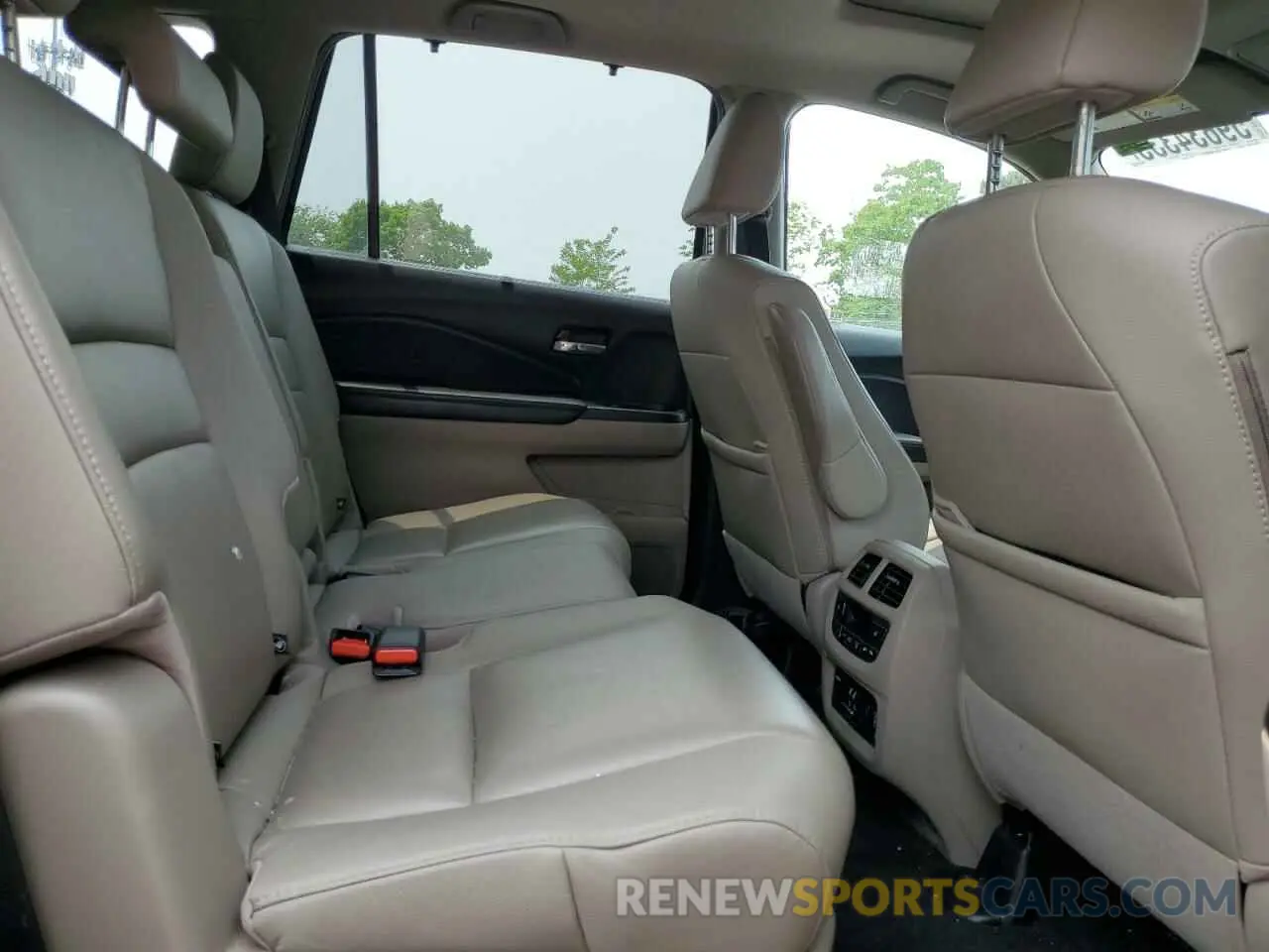 11 Photograph of a damaged car 5FNYF6H95LB043424 HONDA PILOT 2020