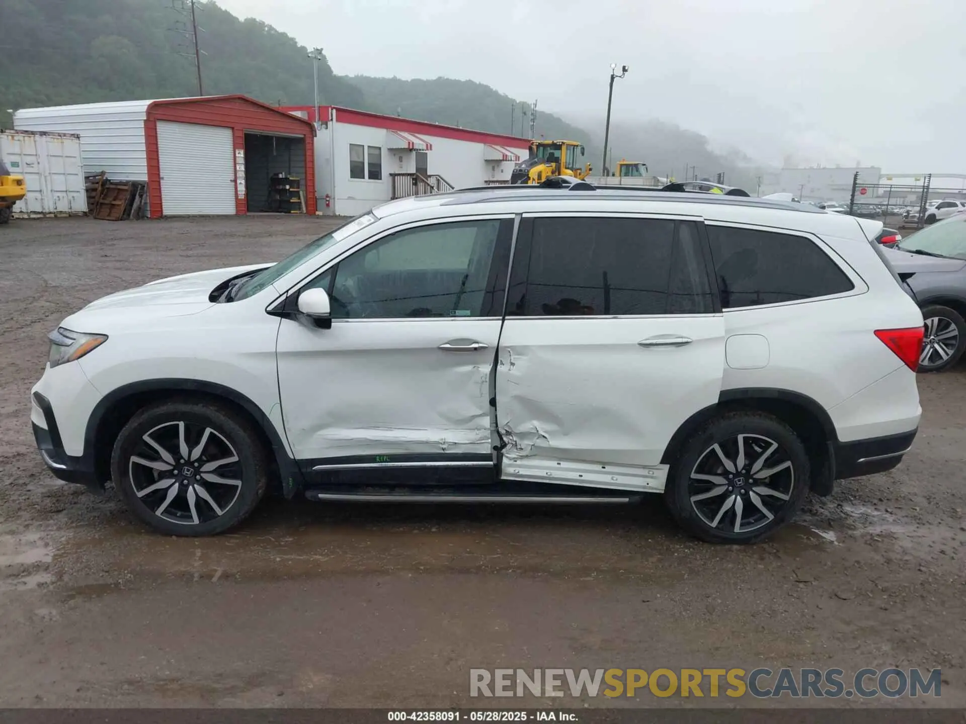 15 Photograph of a damaged car 5FNYF6H96LB037938 HONDA PILOT 2020