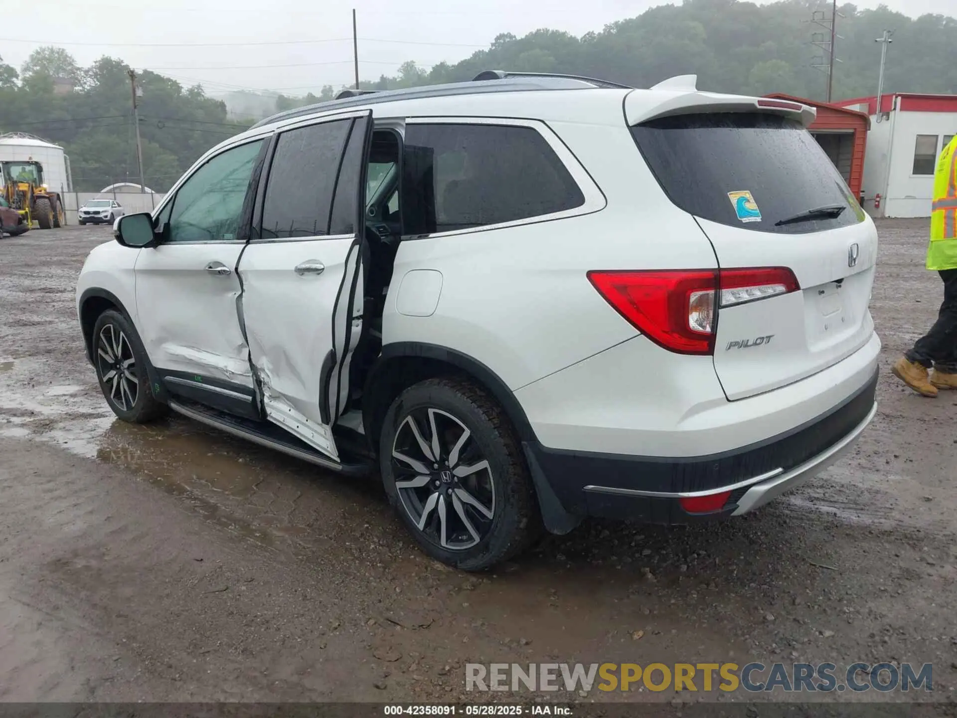 3 Photograph of a damaged car 5FNYF6H96LB037938 HONDA PILOT 2020