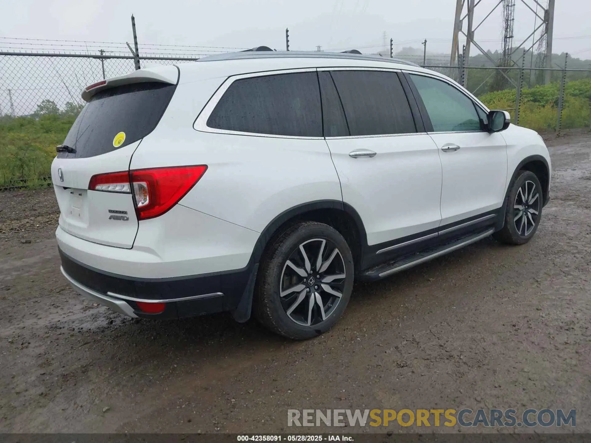 4 Photograph of a damaged car 5FNYF6H96LB037938 HONDA PILOT 2020