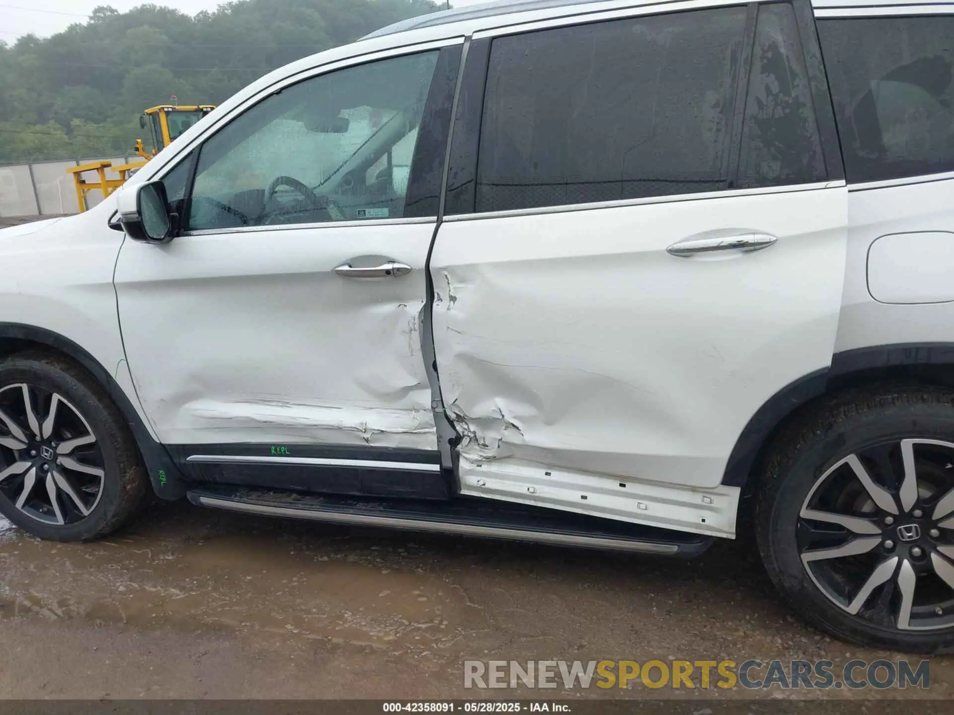 6 Photograph of a damaged car 5FNYF6H96LB037938 HONDA PILOT 2020