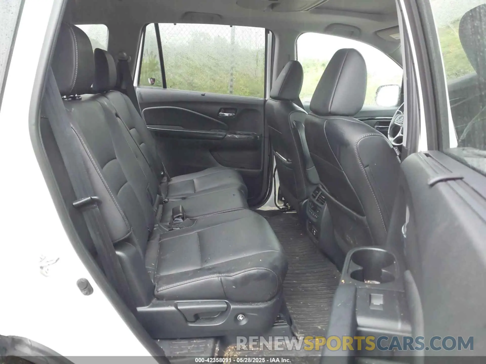 8 Photograph of a damaged car 5FNYF6H96LB037938 HONDA PILOT 2020