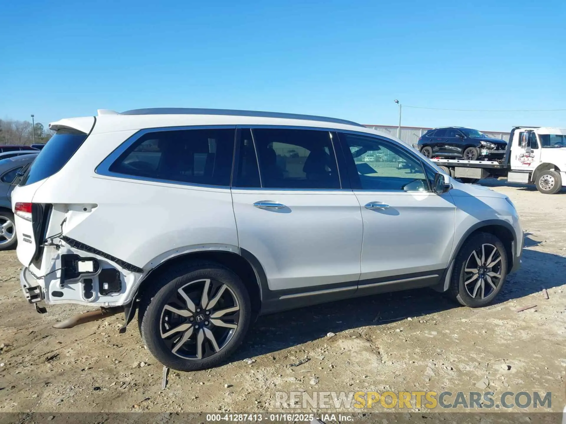 14 Photograph of a damaged car 5FNYF6H97LB004365 HONDA PILOT 2020