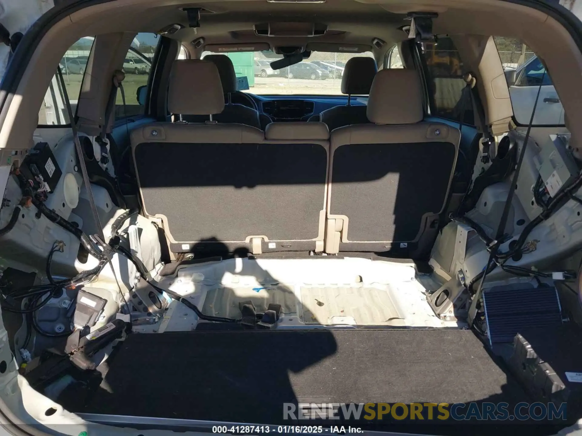 18 Photograph of a damaged car 5FNYF6H97LB004365 HONDA PILOT 2020