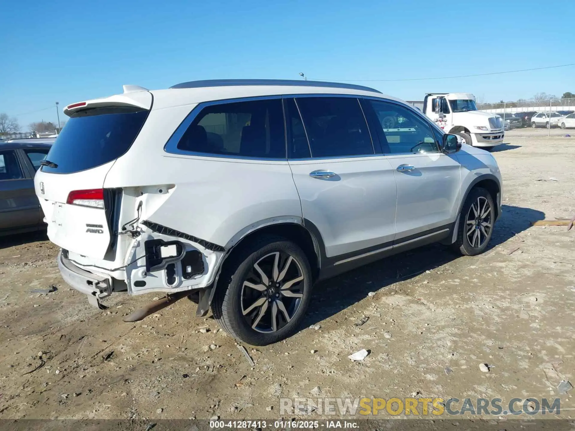 4 Photograph of a damaged car 5FNYF6H97LB004365 HONDA PILOT 2020