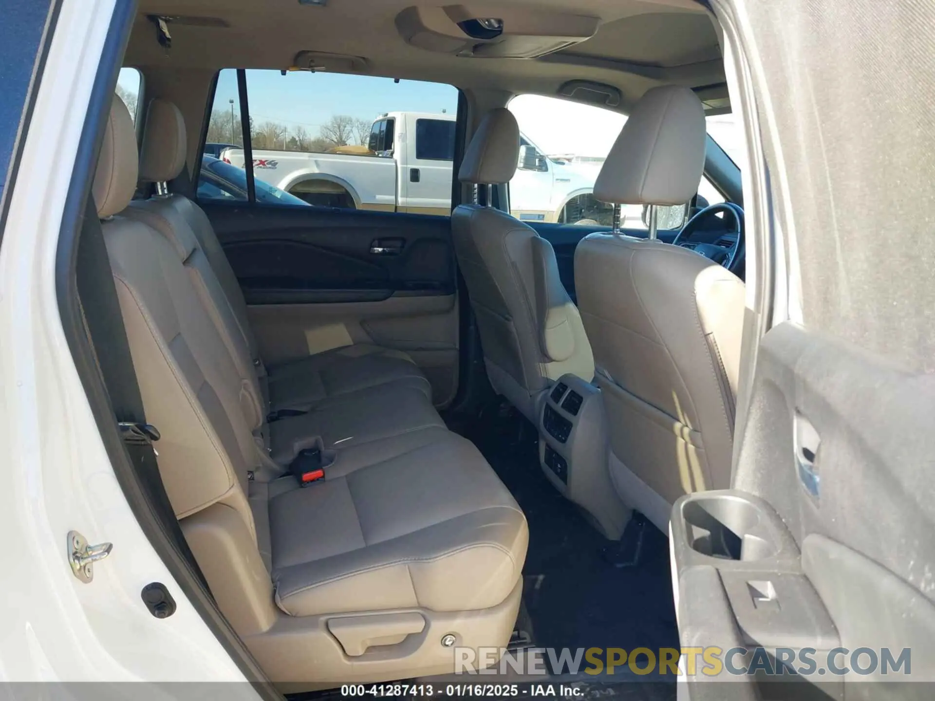 8 Photograph of a damaged car 5FNYF6H97LB004365 HONDA PILOT 2020