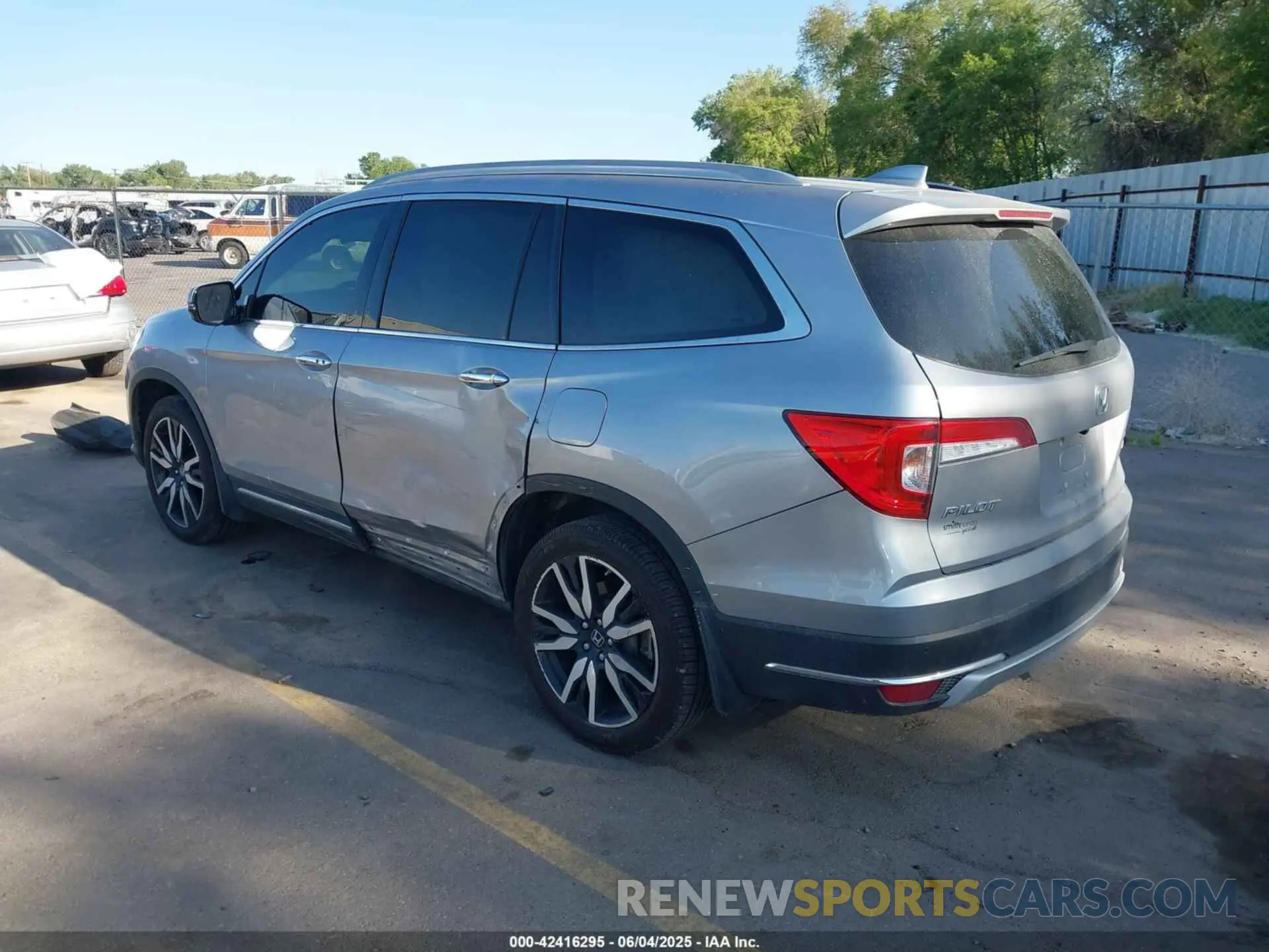 3 Photograph of a damaged car 5FNYF6H98LB042638 HONDA PILOT 2020