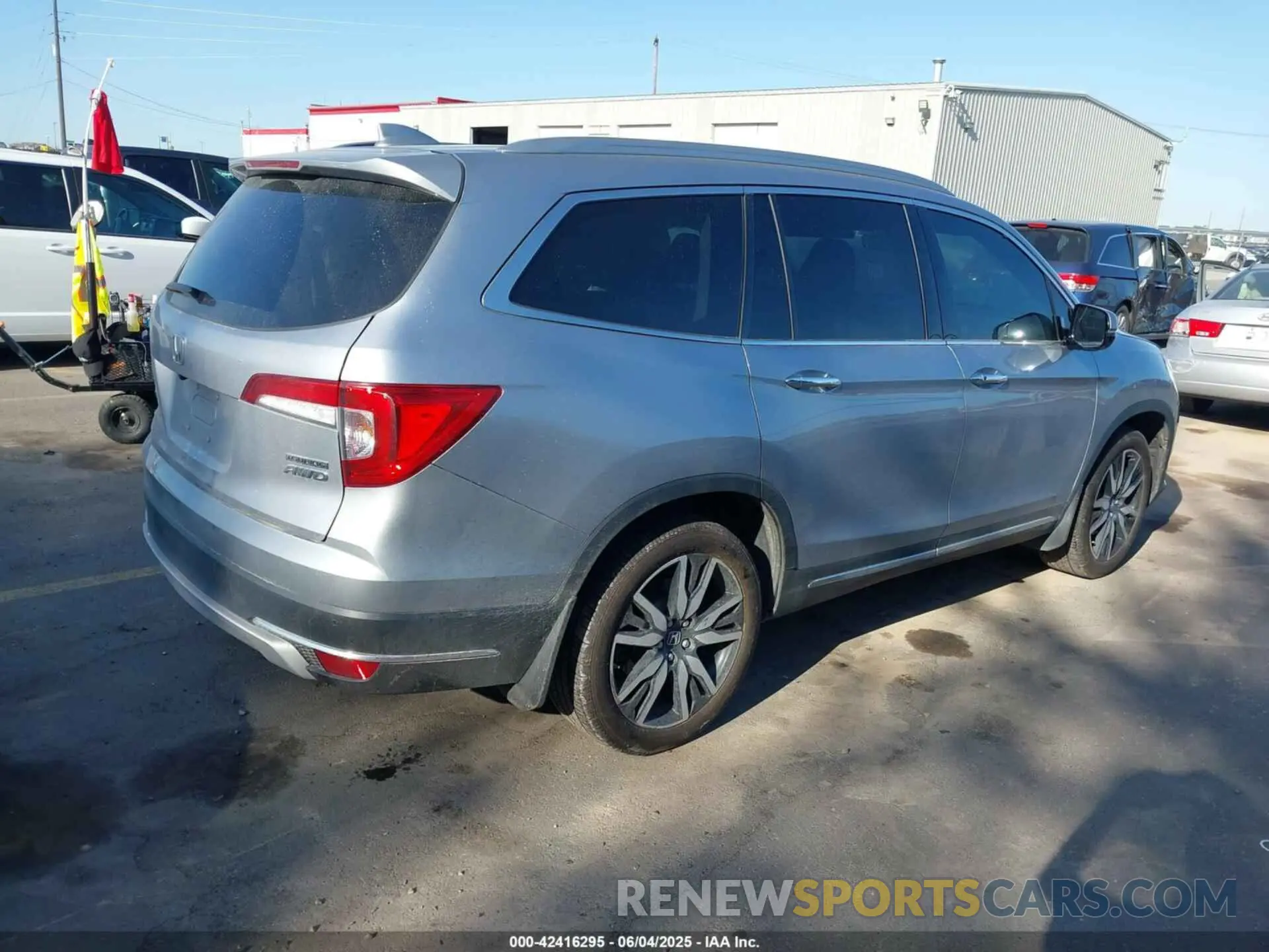 4 Photograph of a damaged car 5FNYF6H98LB042638 HONDA PILOT 2020