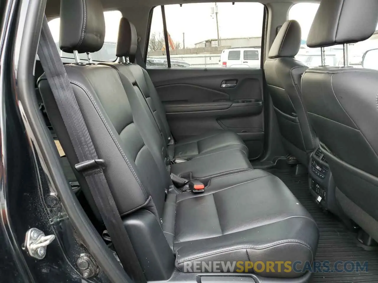 11 Photograph of a damaged car 5FNYF6H99LB043071 HONDA PILOT 2020