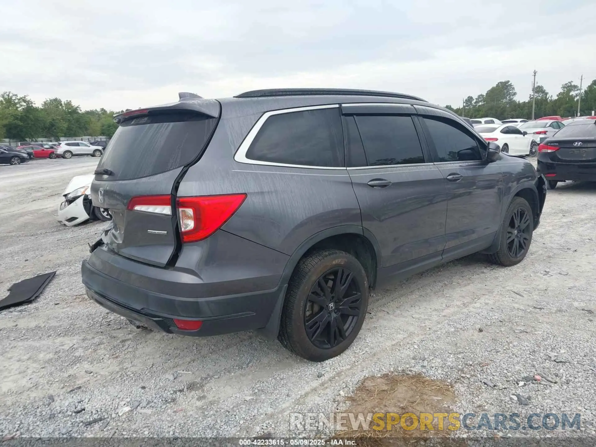 4 Photograph of a damaged car 5FNYF5H20MB023029 HONDA PILOT 2021