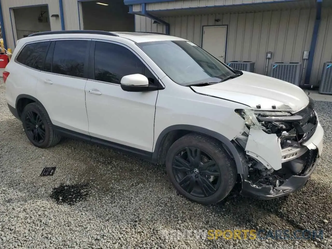 4 Photograph of a damaged car 5FNYF5H21MB008099 HONDA PILOT 2021