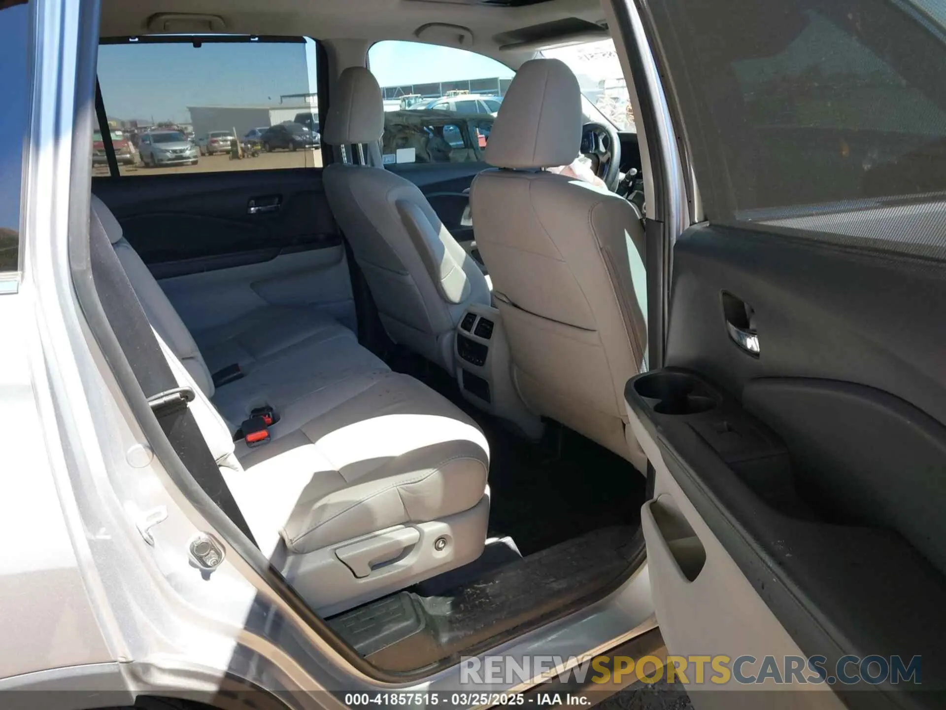 8 Photograph of a damaged car 5FNYF5H21MB025405 HONDA PILOT 2021