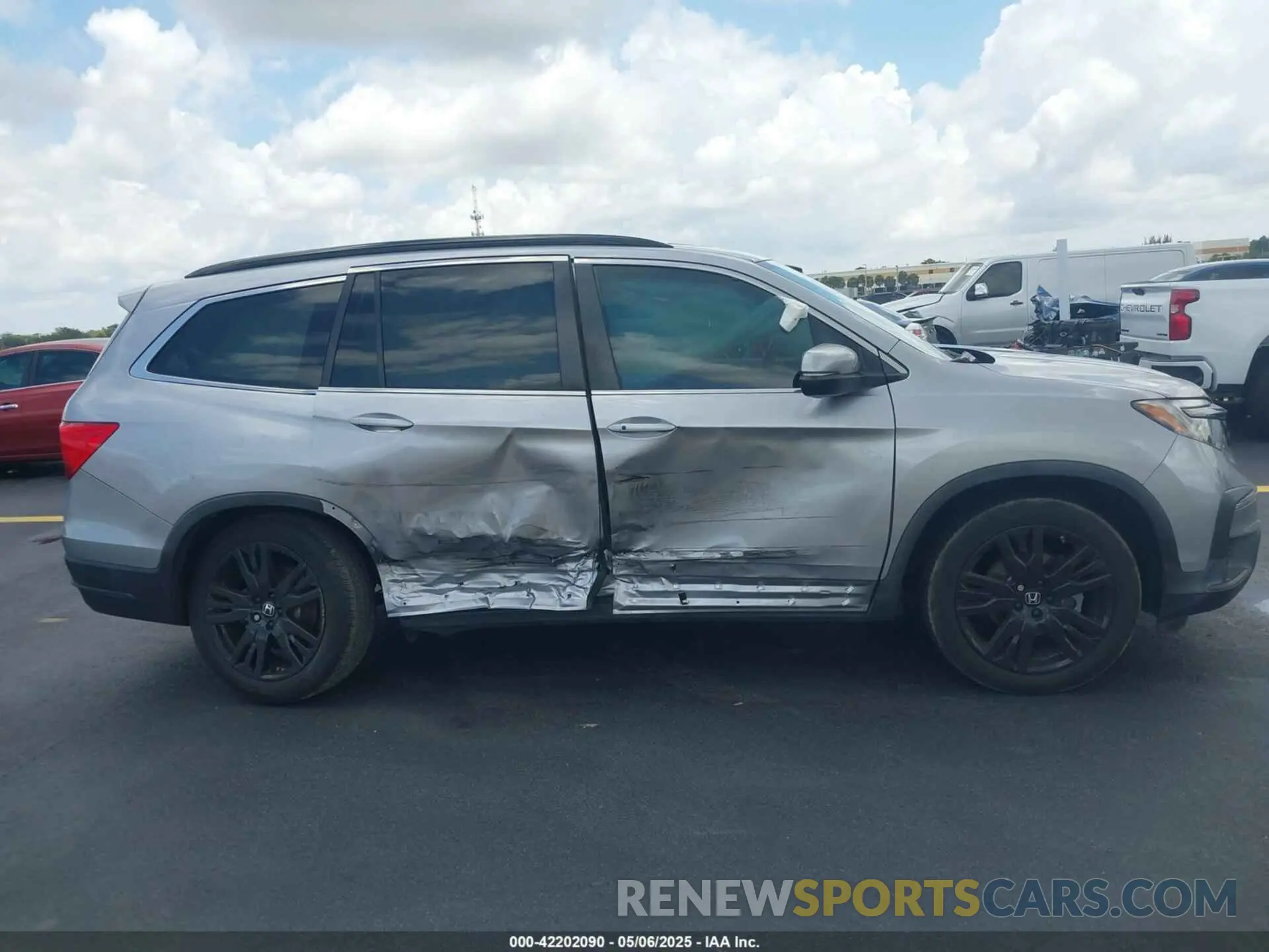 13 Photograph of a damaged car 5FNYF5H22MB004756 HONDA PILOT 2021