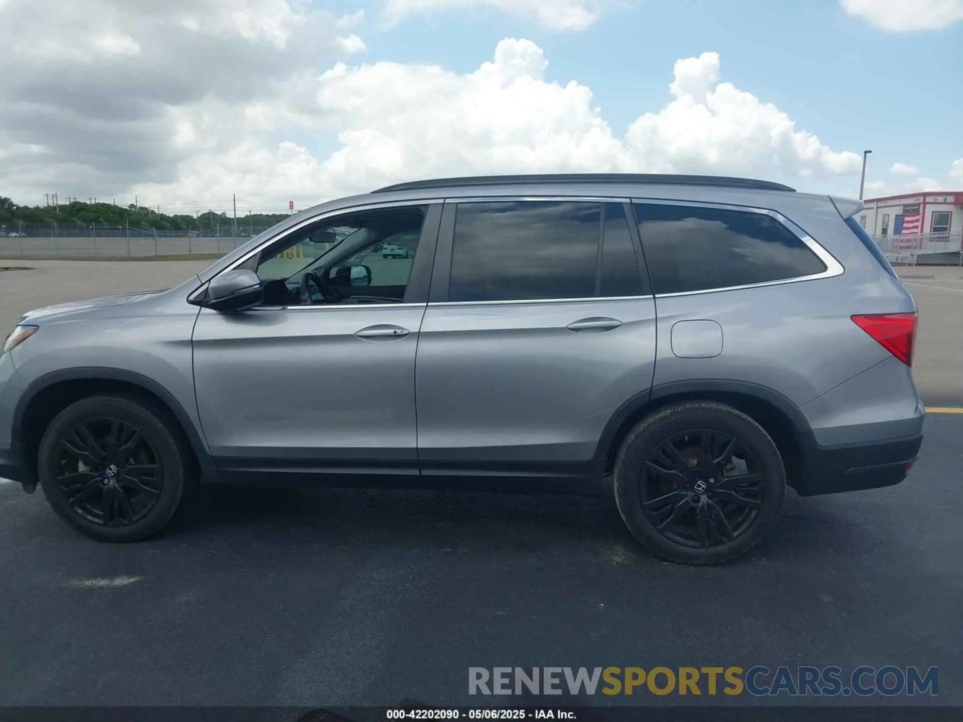 14 Photograph of a damaged car 5FNYF5H22MB004756 HONDA PILOT 2021