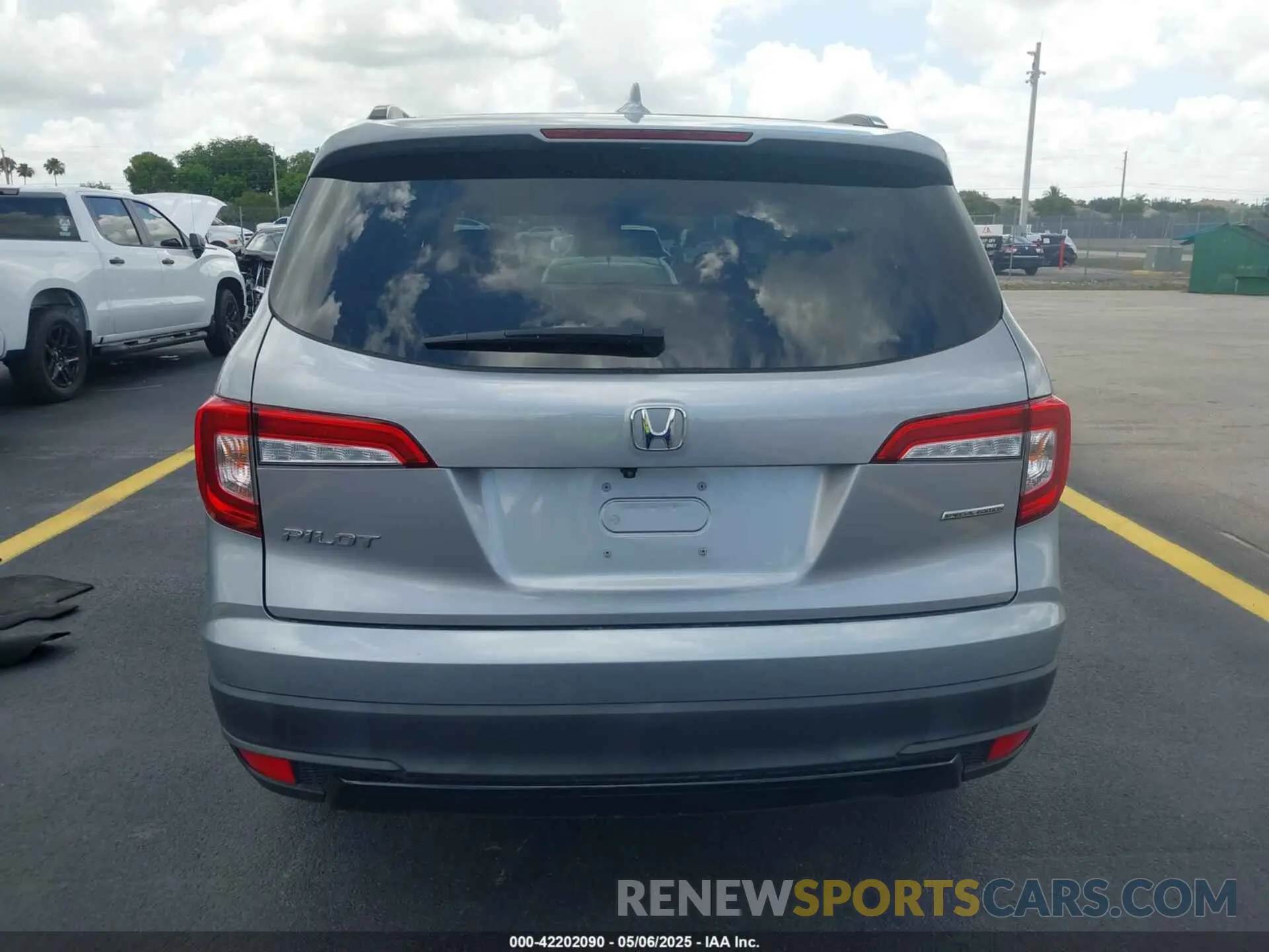 16 Photograph of a damaged car 5FNYF5H22MB004756 HONDA PILOT 2021