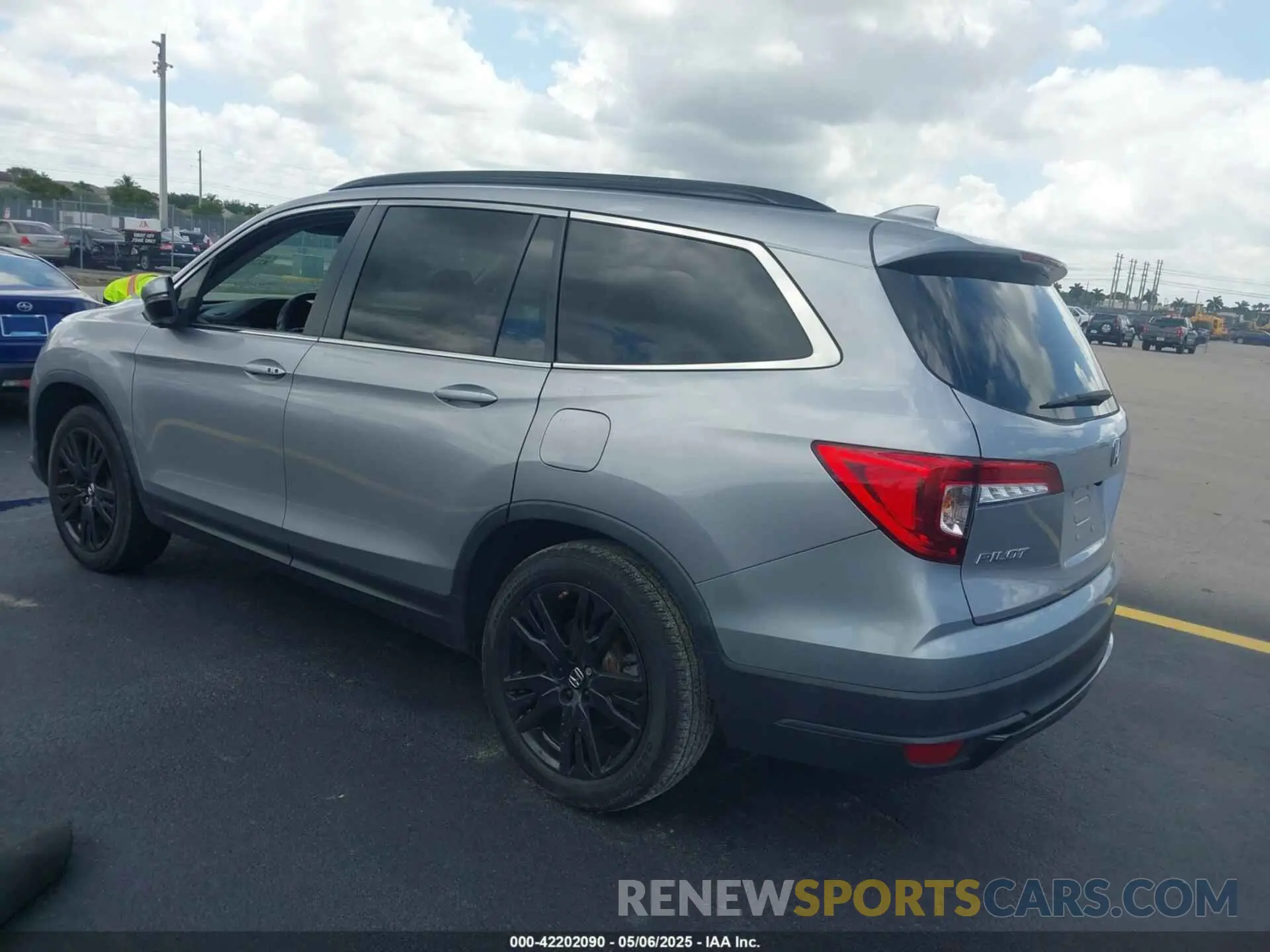 3 Photograph of a damaged car 5FNYF5H22MB004756 HONDA PILOT 2021