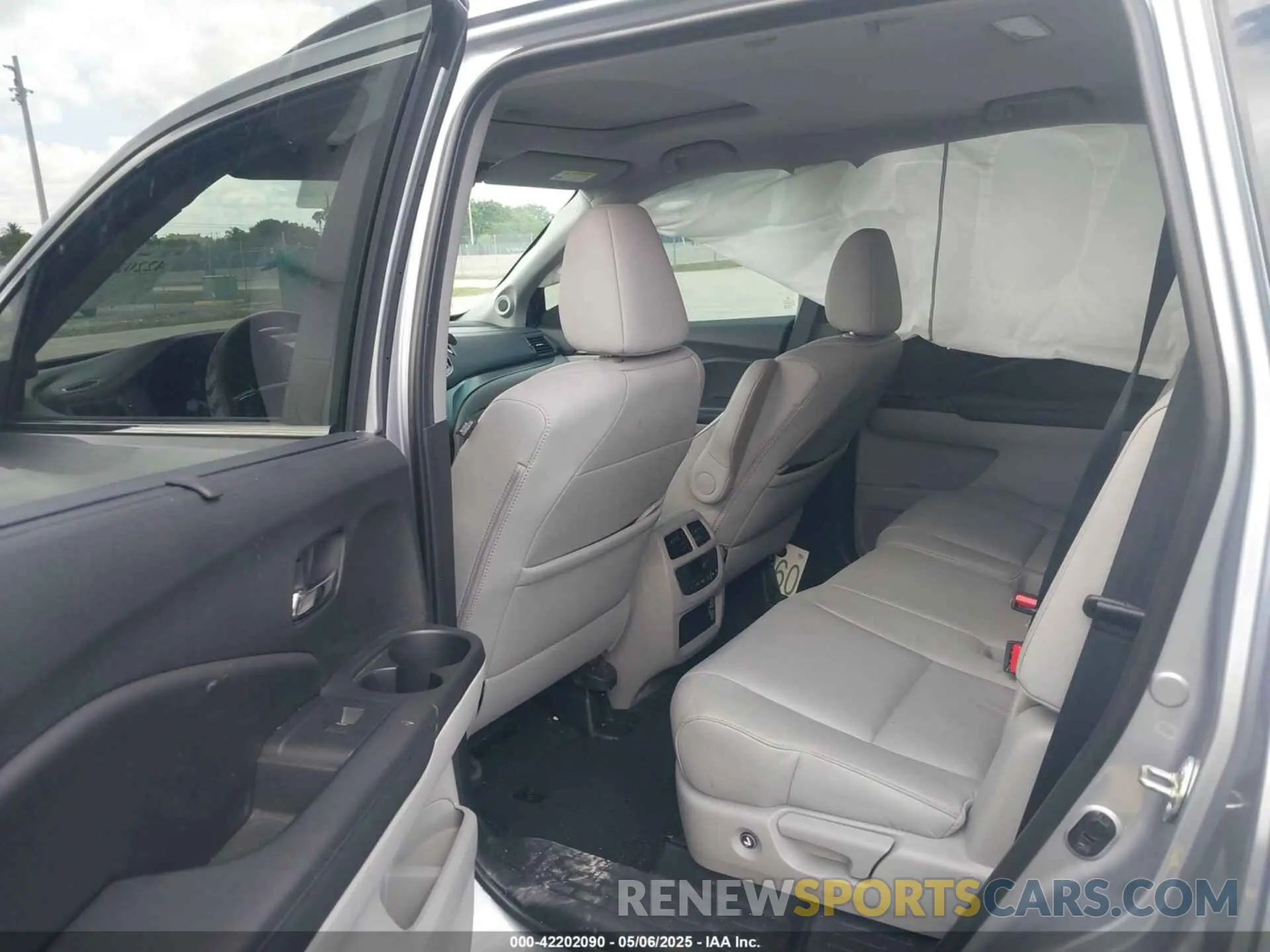 8 Photograph of a damaged car 5FNYF5H22MB004756 HONDA PILOT 2021