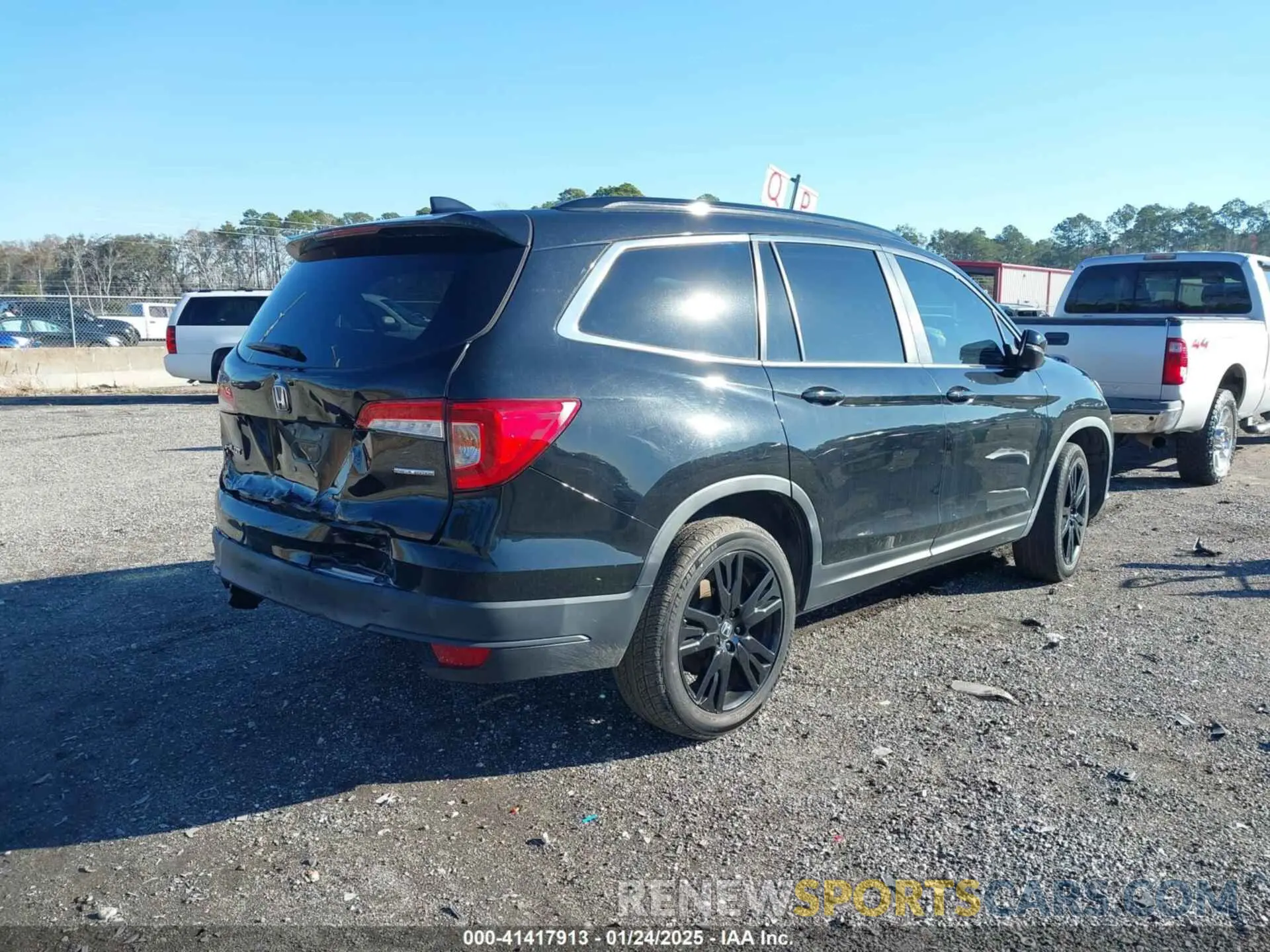 4 Photograph of a damaged car 5FNYF5H22MB007883 HONDA PILOT 2021