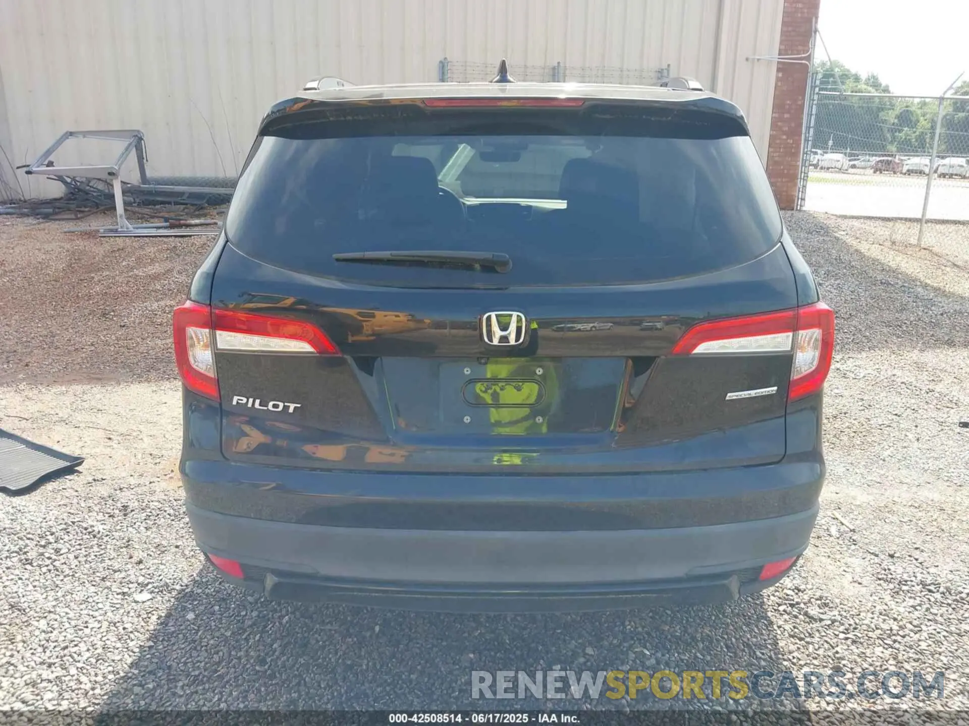 16 Photograph of a damaged car 5FNYF5H23MB009819 HONDA PILOT 2021