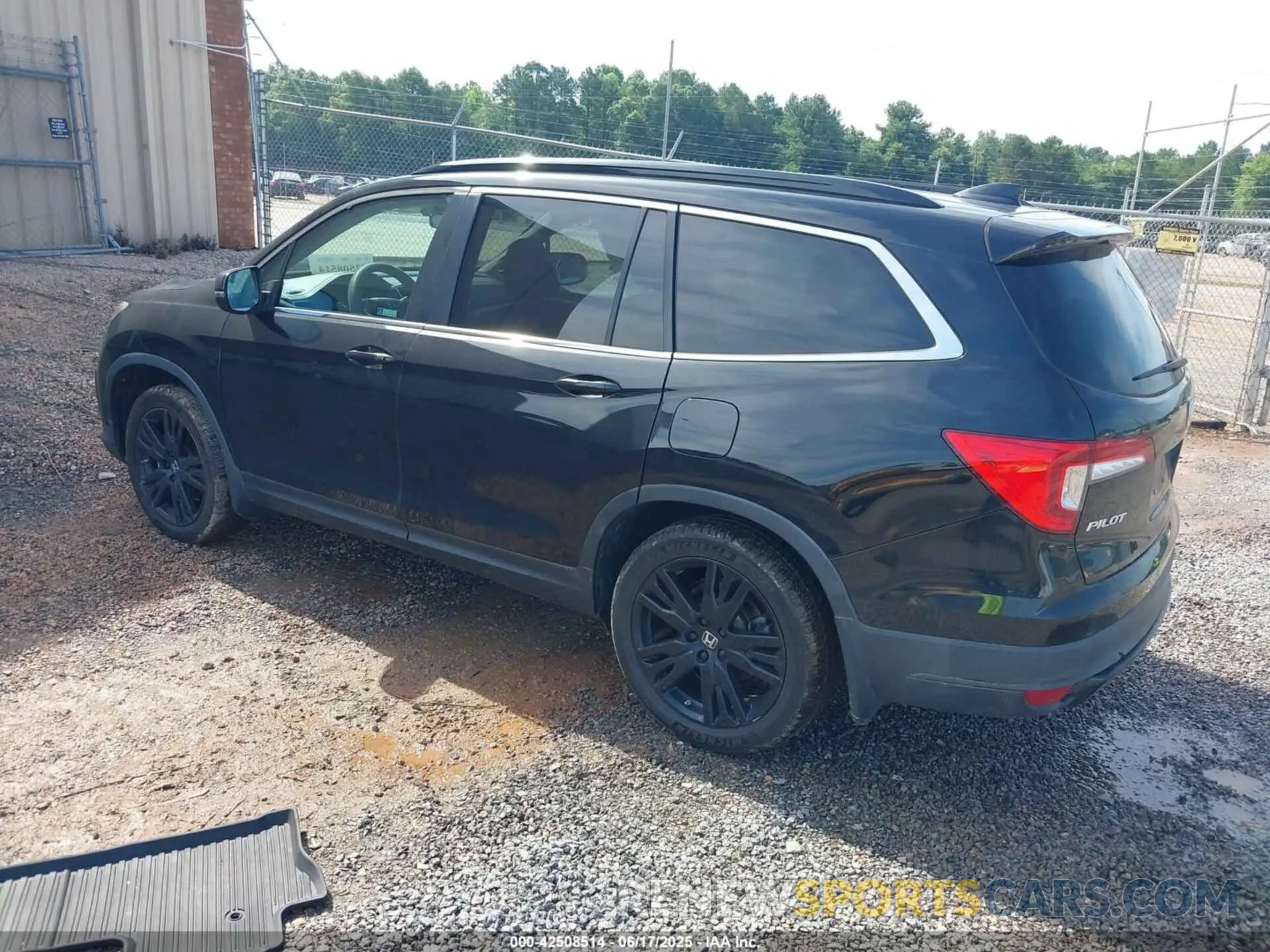 3 Photograph of a damaged car 5FNYF5H23MB009819 HONDA PILOT 2021