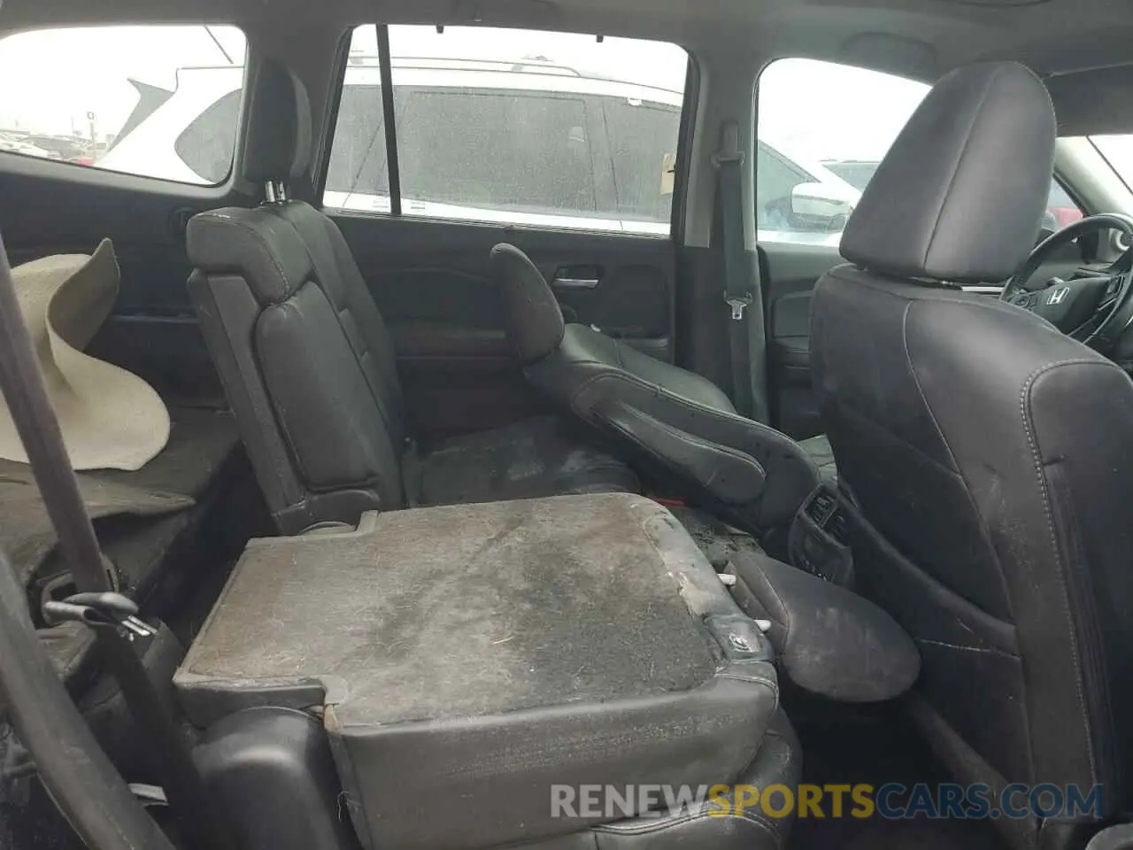 11 Photograph of a damaged car 5FNYF5H24MB043591 HONDA PILOT 2021