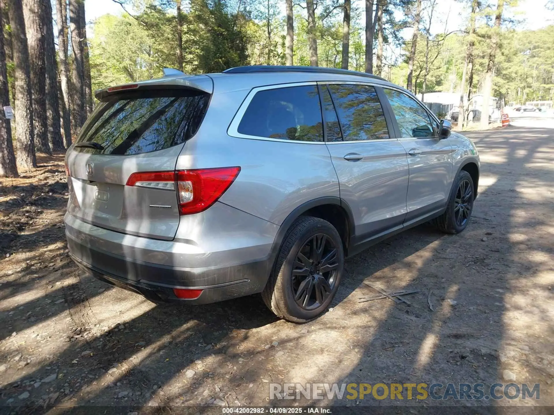 4 Photograph of a damaged car 5FNYF5H25MB028677 HONDA PILOT 2021
