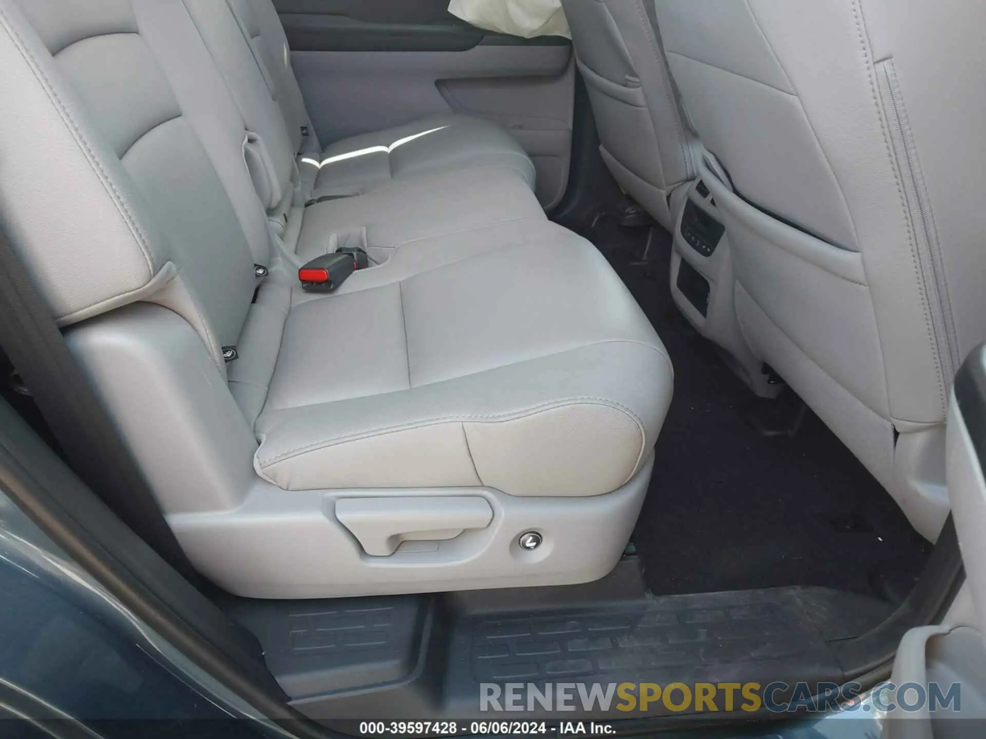 8 Photograph of a damaged car 5FNYF5H25MB041980 HONDA PILOT 2021