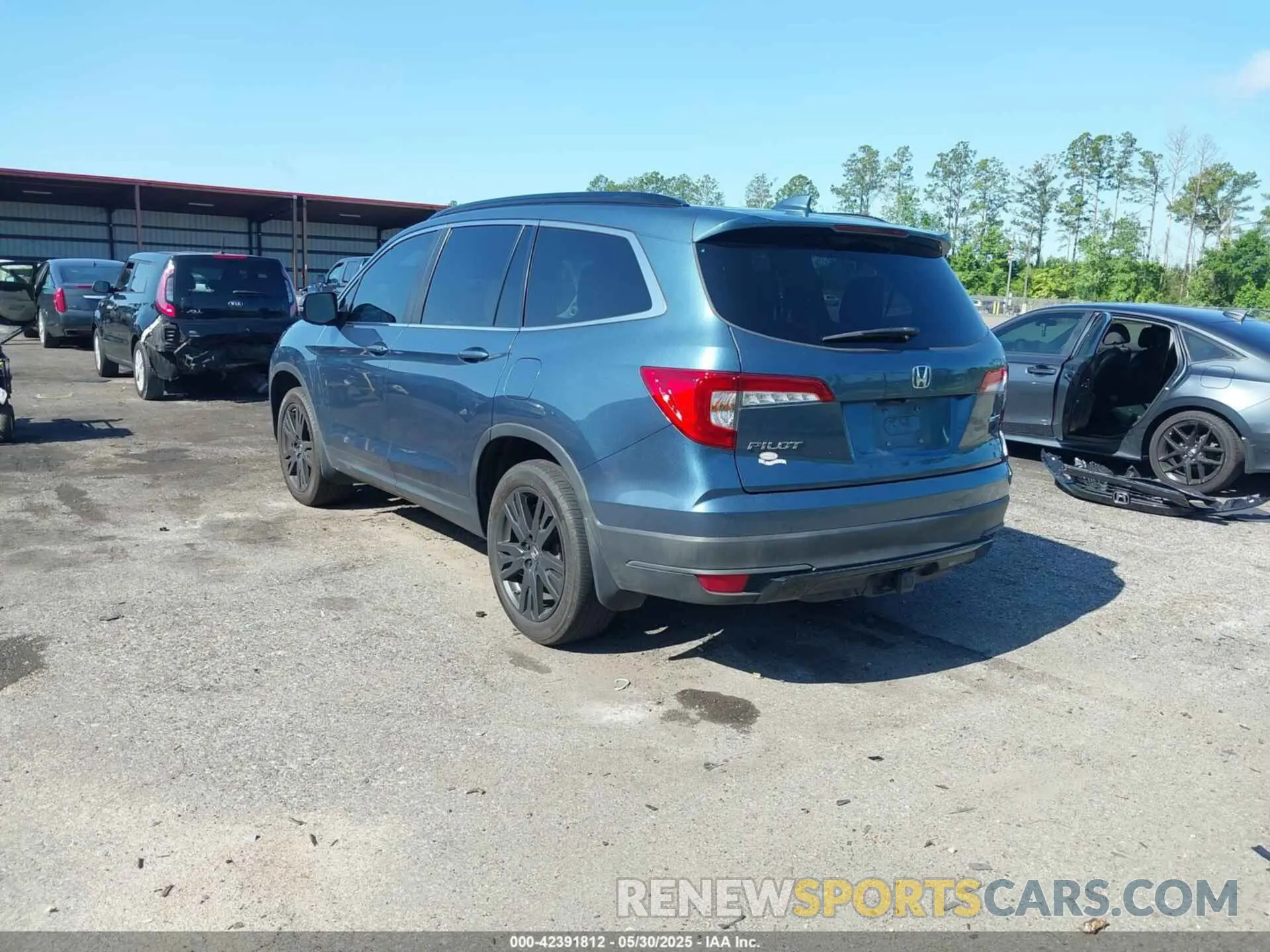 3 Photograph of a damaged car 5FNYF5H27MB012769 HONDA PILOT 2021