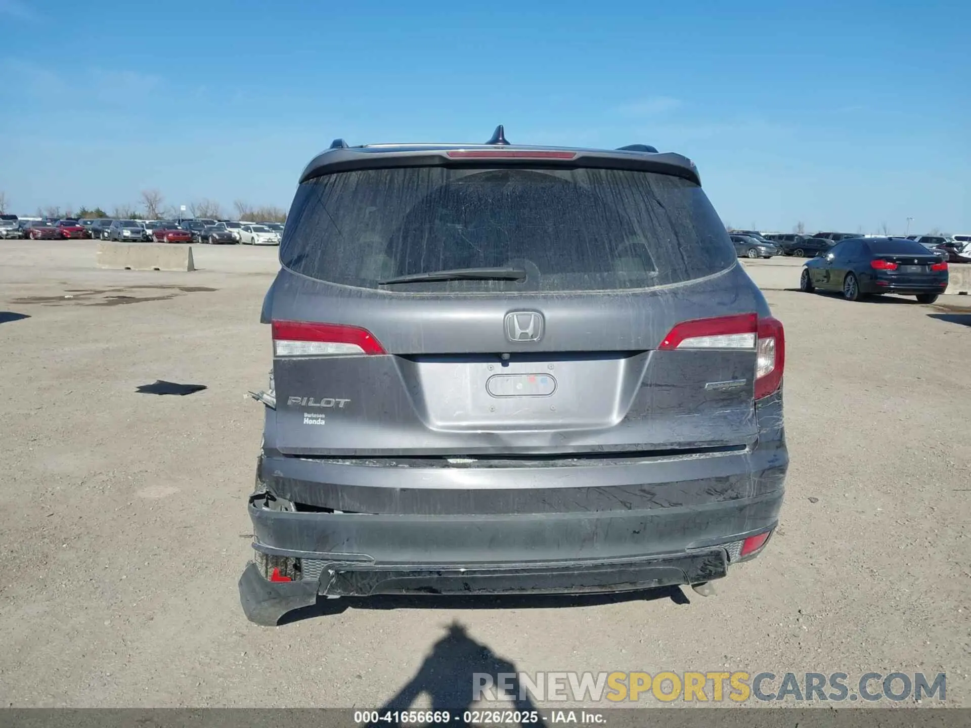 16 Photograph of a damaged car 5FNYF5H27MB040801 HONDA PILOT 2021