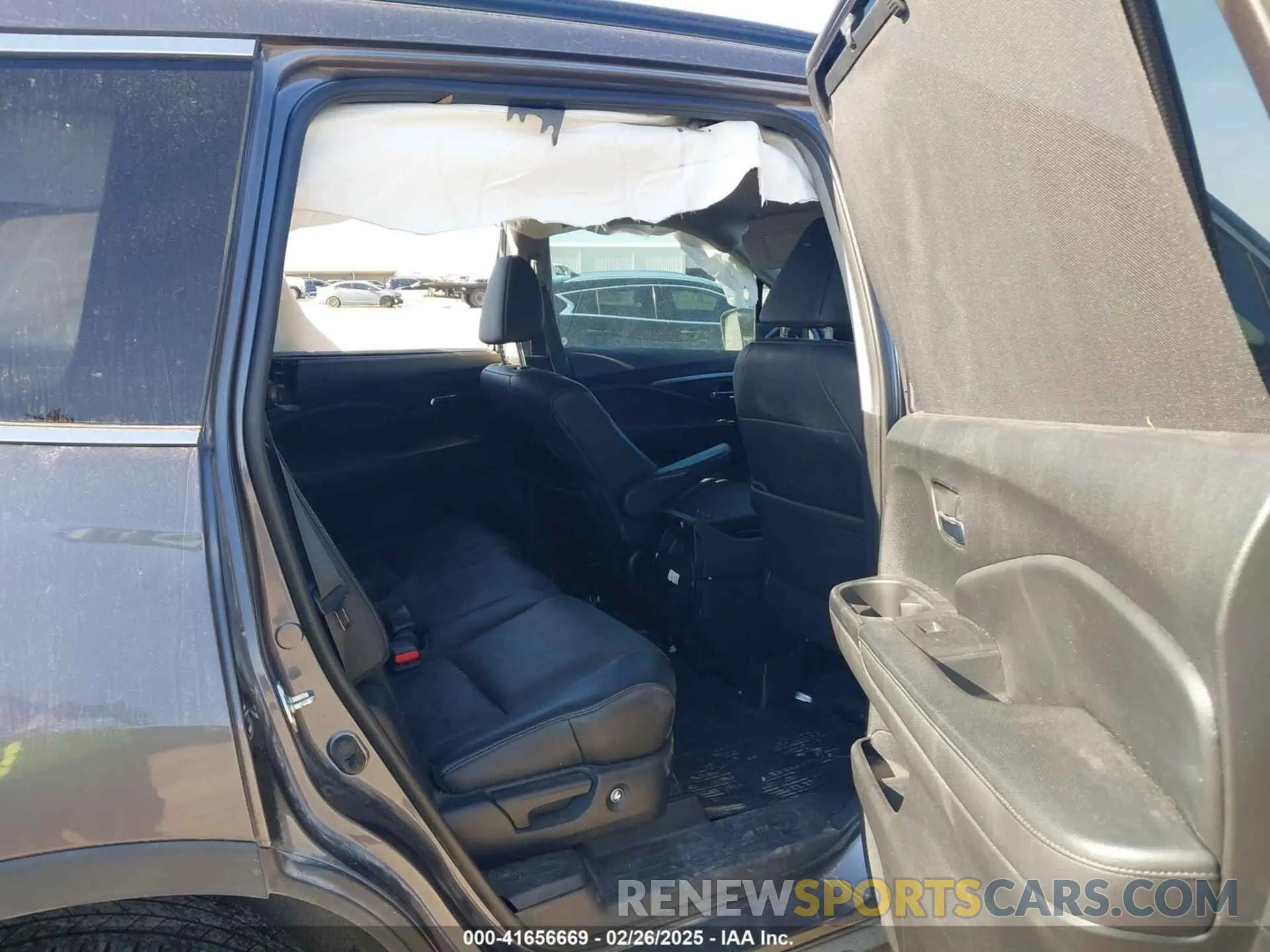 8 Photograph of a damaged car 5FNYF5H27MB040801 HONDA PILOT 2021