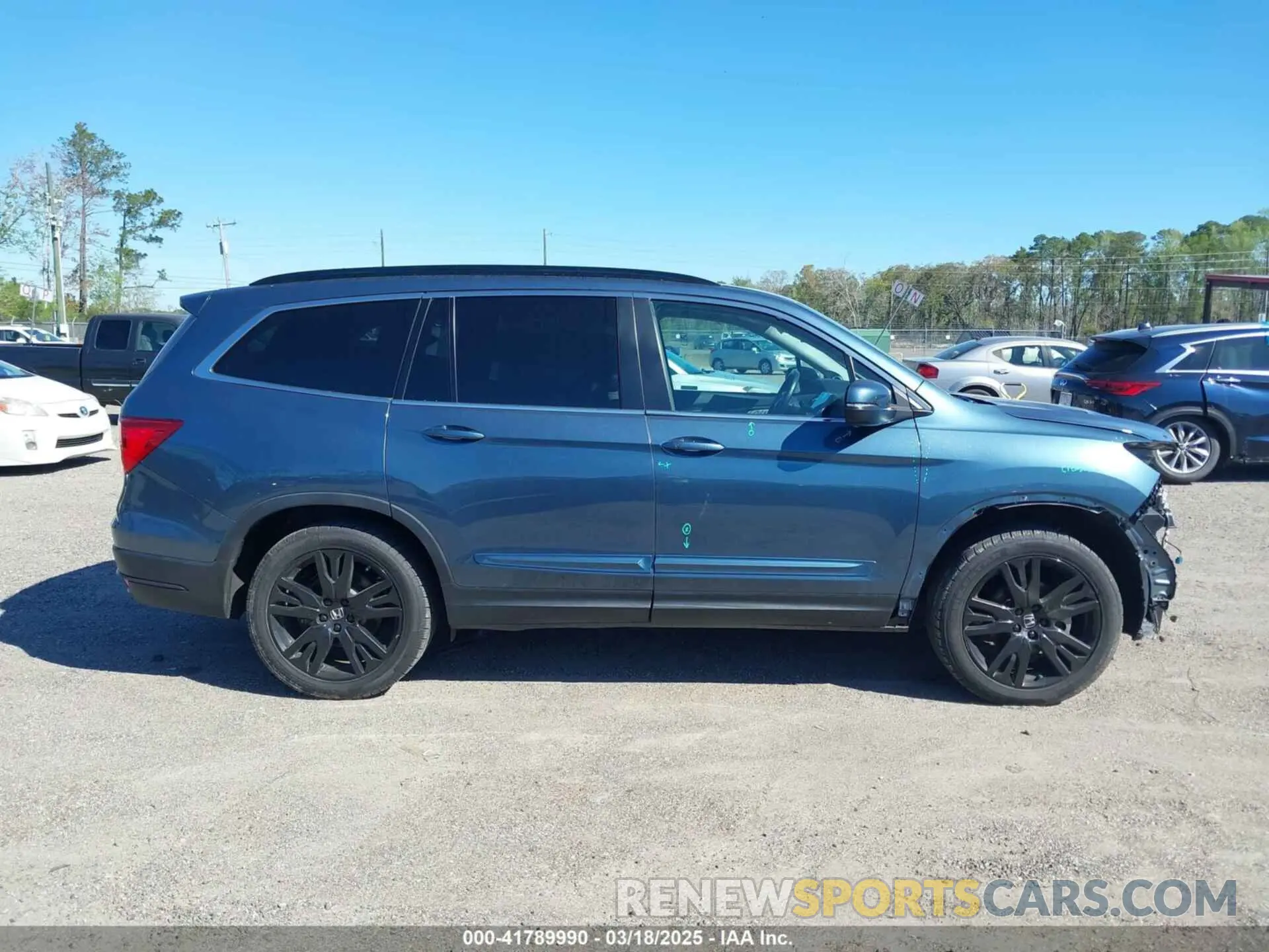 13 Photograph of a damaged car 5FNYF5H27MB041981 HONDA PILOT 2021