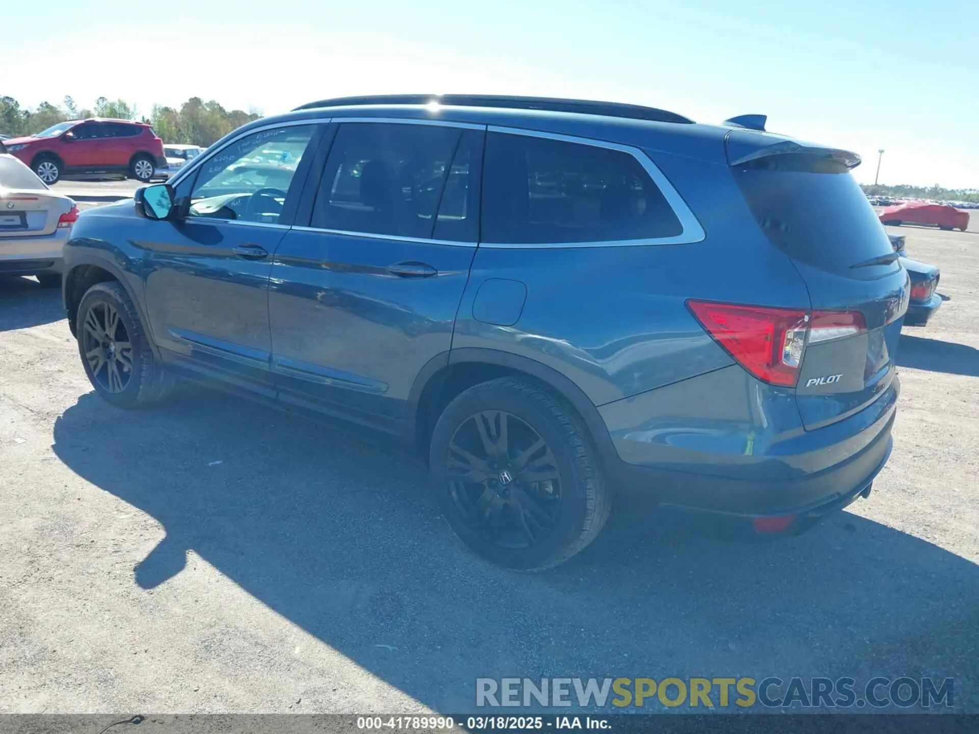 3 Photograph of a damaged car 5FNYF5H27MB041981 HONDA PILOT 2021