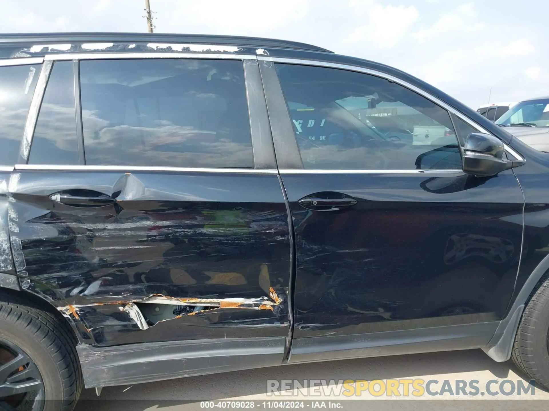 13 Photograph of a damaged car 5FNYF5H29MB003278 HONDA PILOT 2021