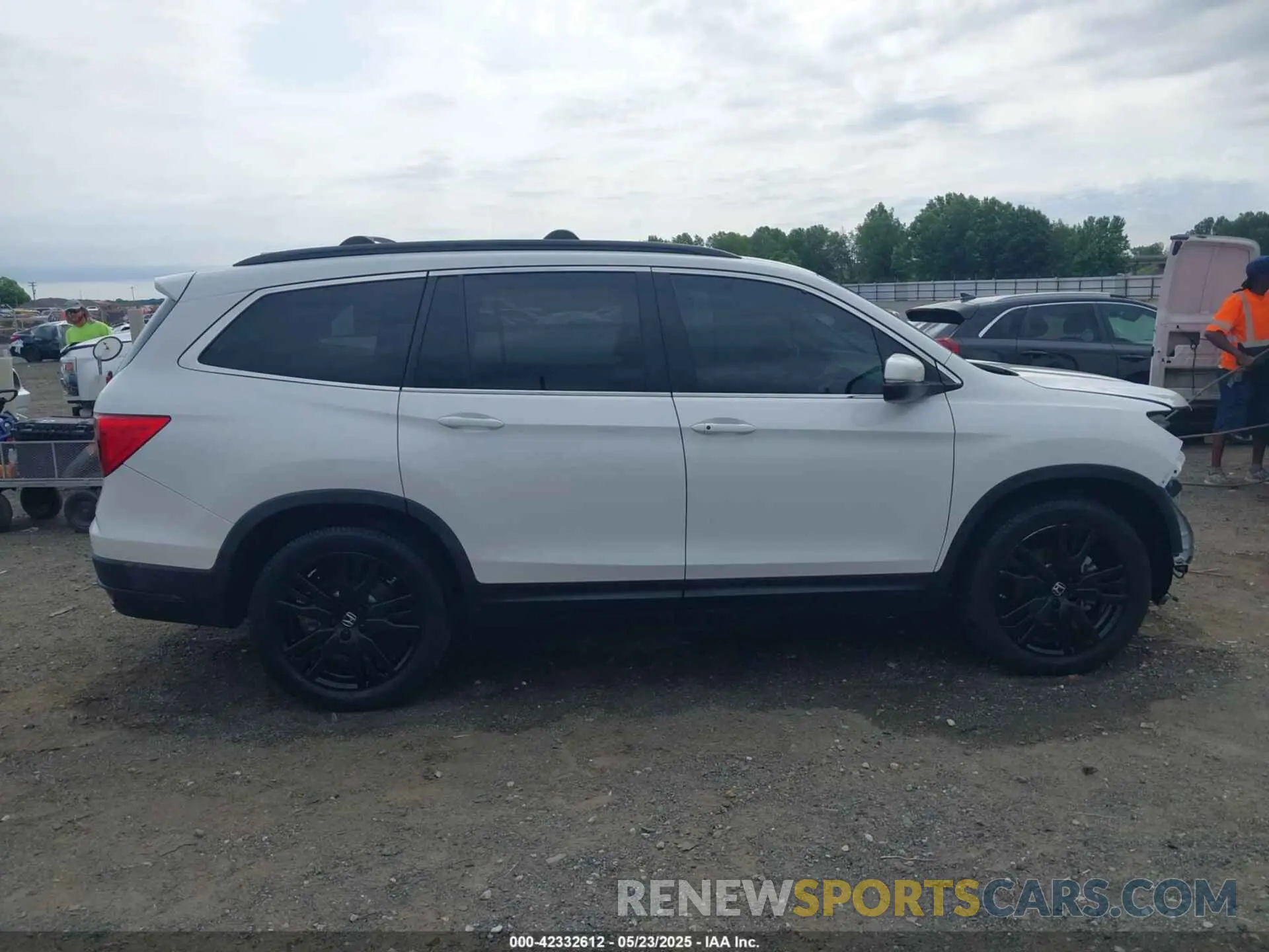 14 Photograph of a damaged car 5FNYF5H29MB005354 HONDA PILOT 2021