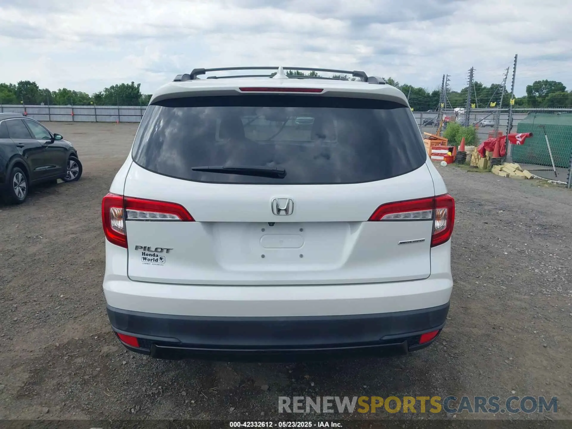17 Photograph of a damaged car 5FNYF5H29MB005354 HONDA PILOT 2021