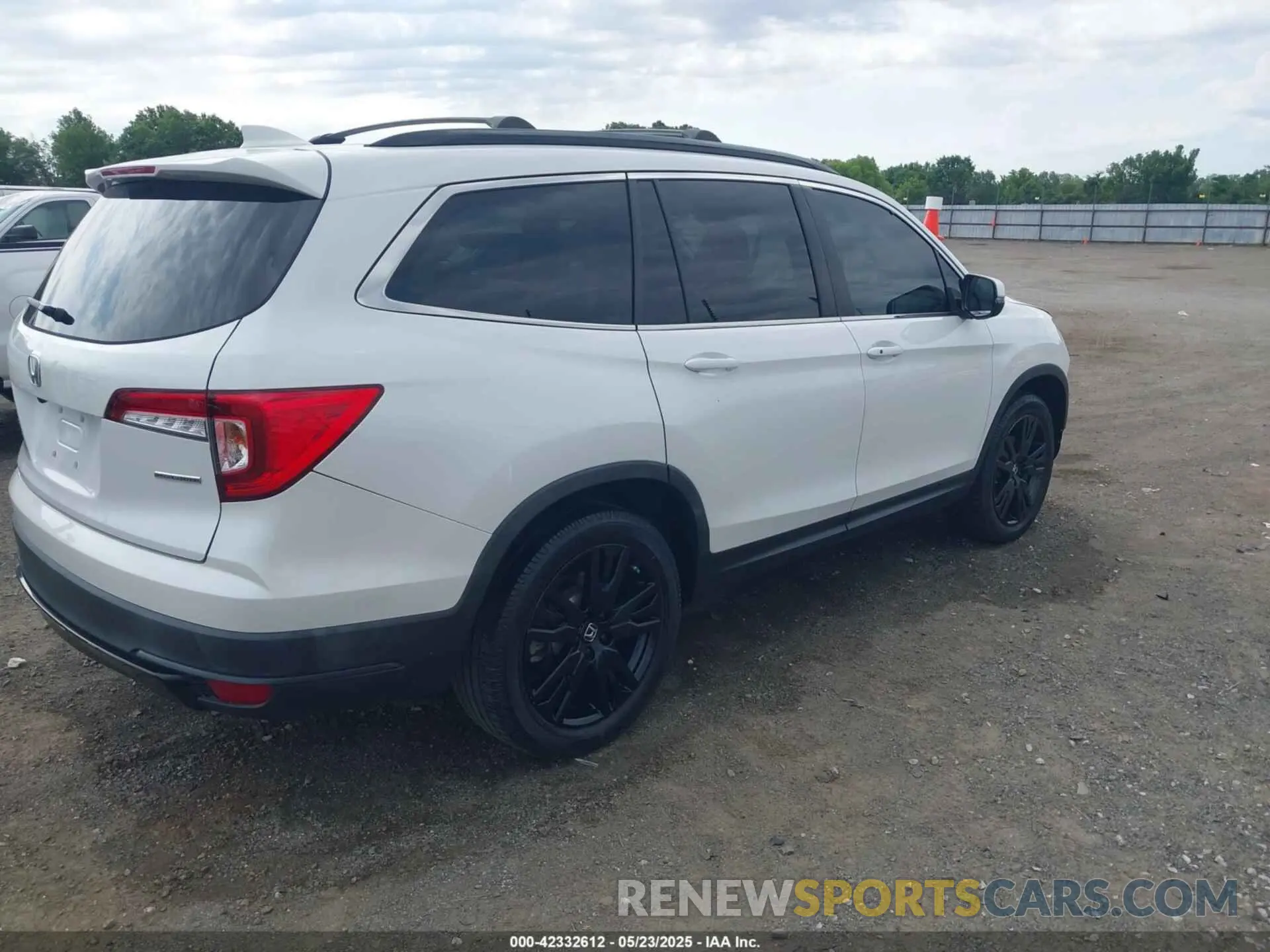 4 Photograph of a damaged car 5FNYF5H29MB005354 HONDA PILOT 2021