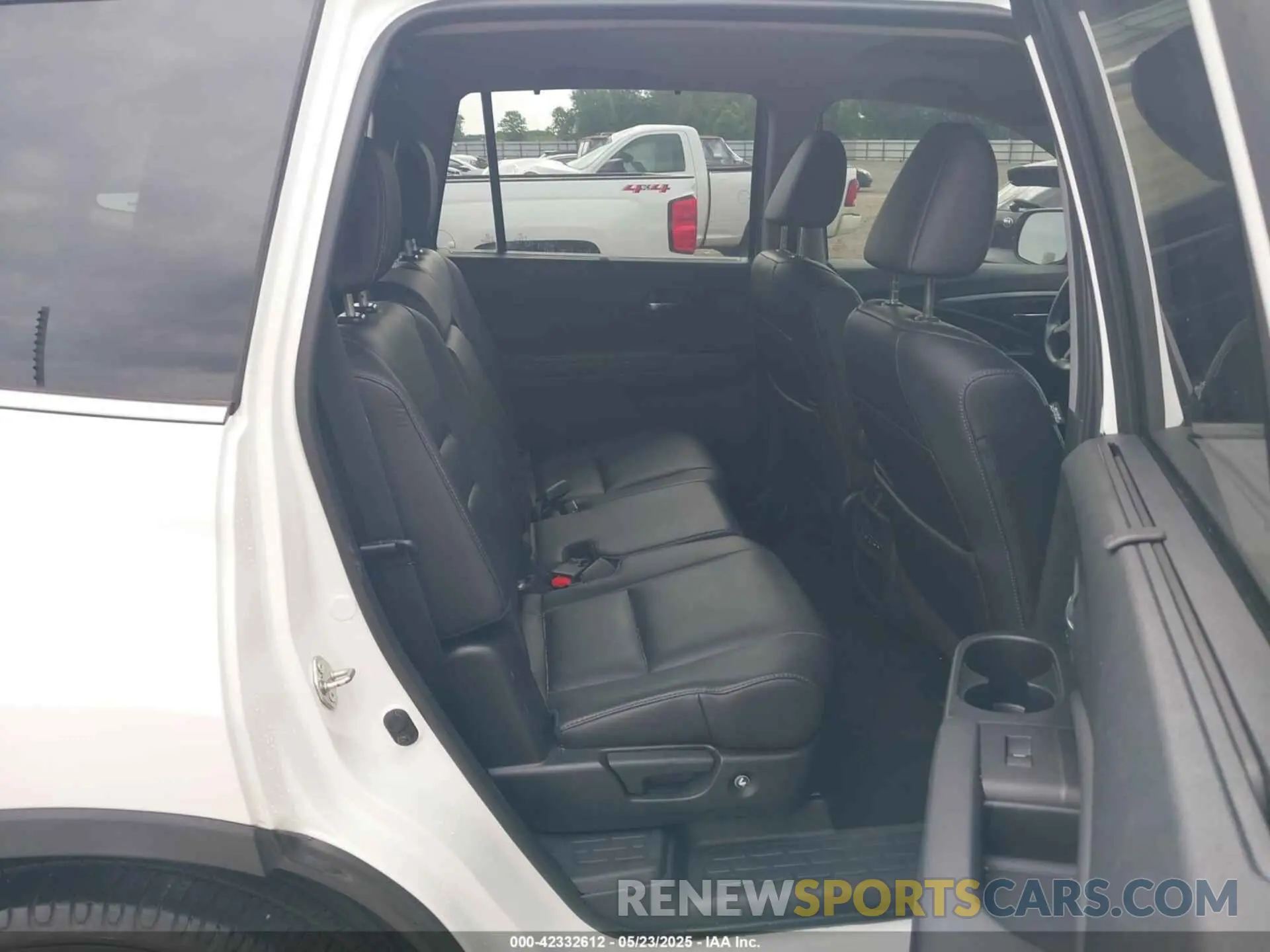 8 Photograph of a damaged car 5FNYF5H29MB005354 HONDA PILOT 2021