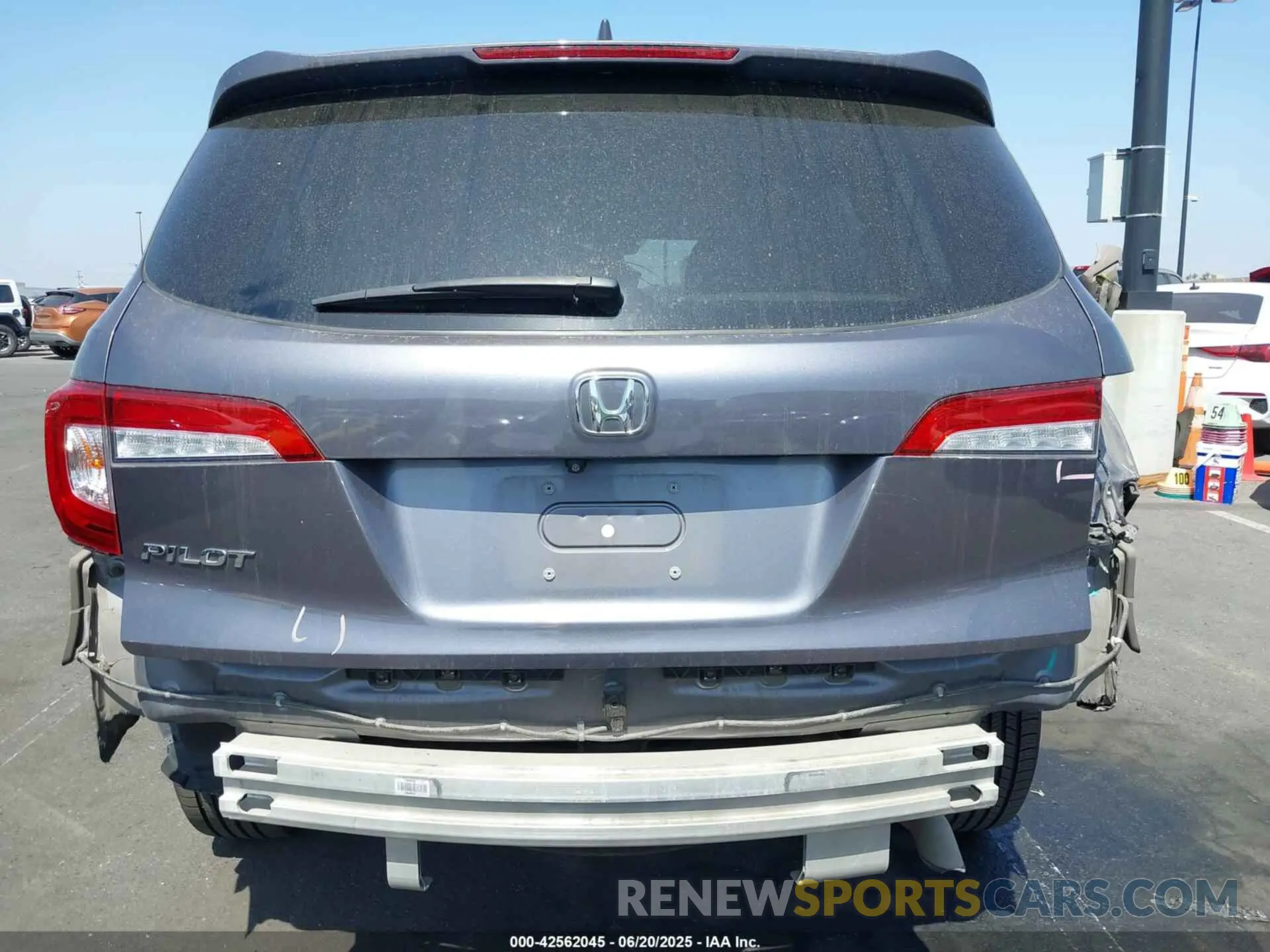 17 Photograph of a damaged car 5FNYF5H31MB004675 HONDA PILOT 2021